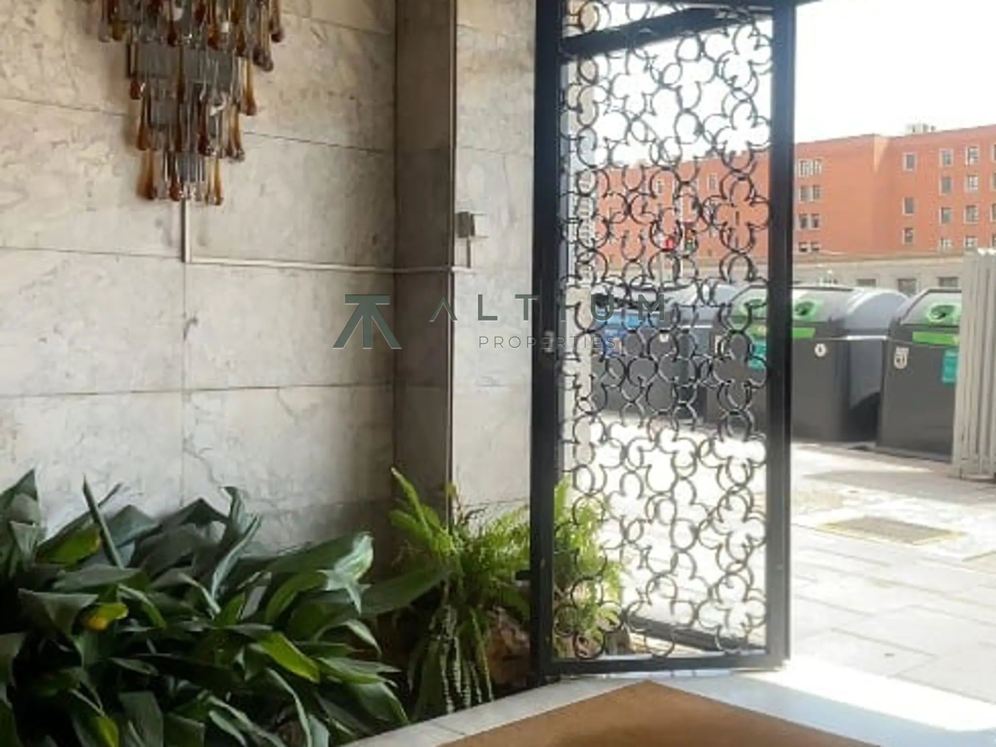 Terraza, garaje y 195 m² para crear en Ríos Rosas