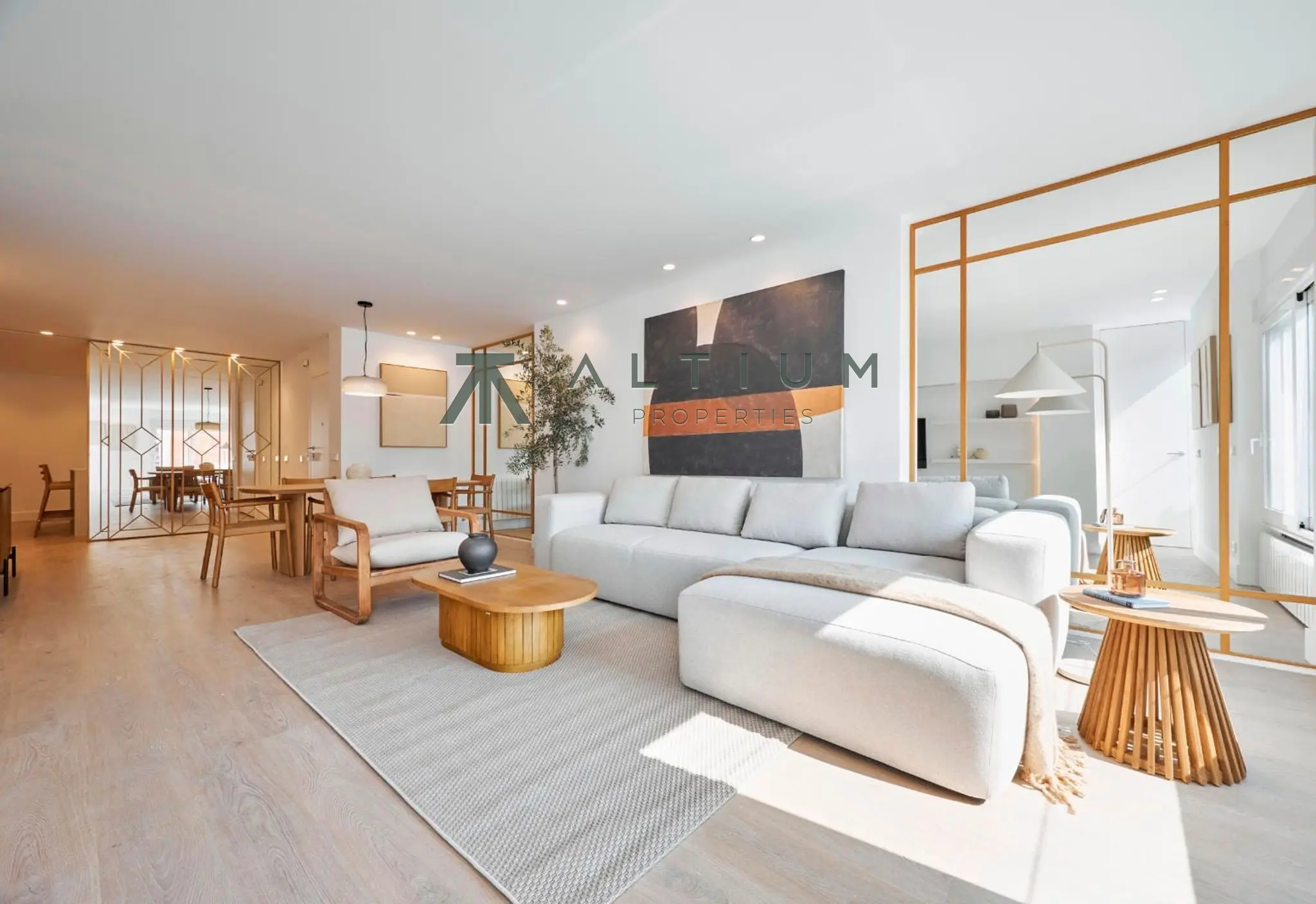 Piso de 4 dormitorios y 276 m2 en Barrio de Salamanca - Castellana en venta — Privacidad, garaje y vistas despejadas en Castellana