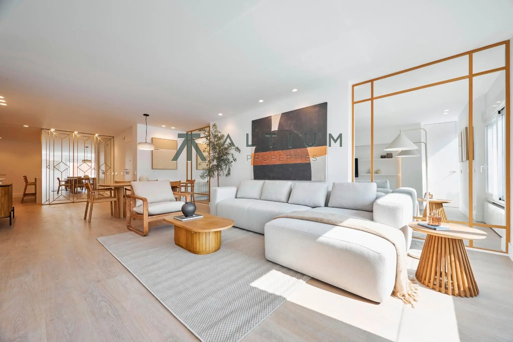 Piso de 4 dormitorios y 276 m2 en Barrio de Salamanca - Castellana en venta — Privacidad, garaje y vistas despejadas en Castellana