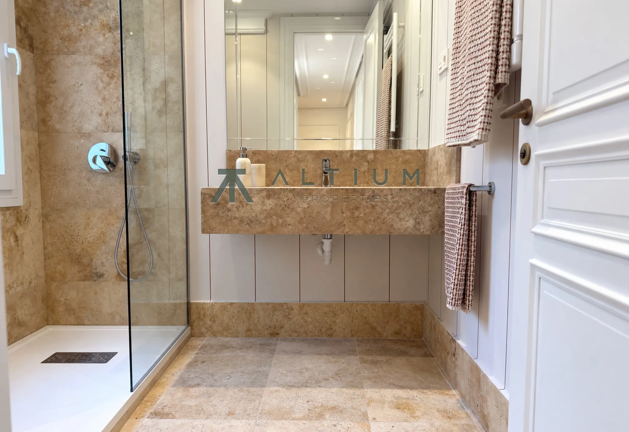 253 m² y terraza privada sobre Castellana