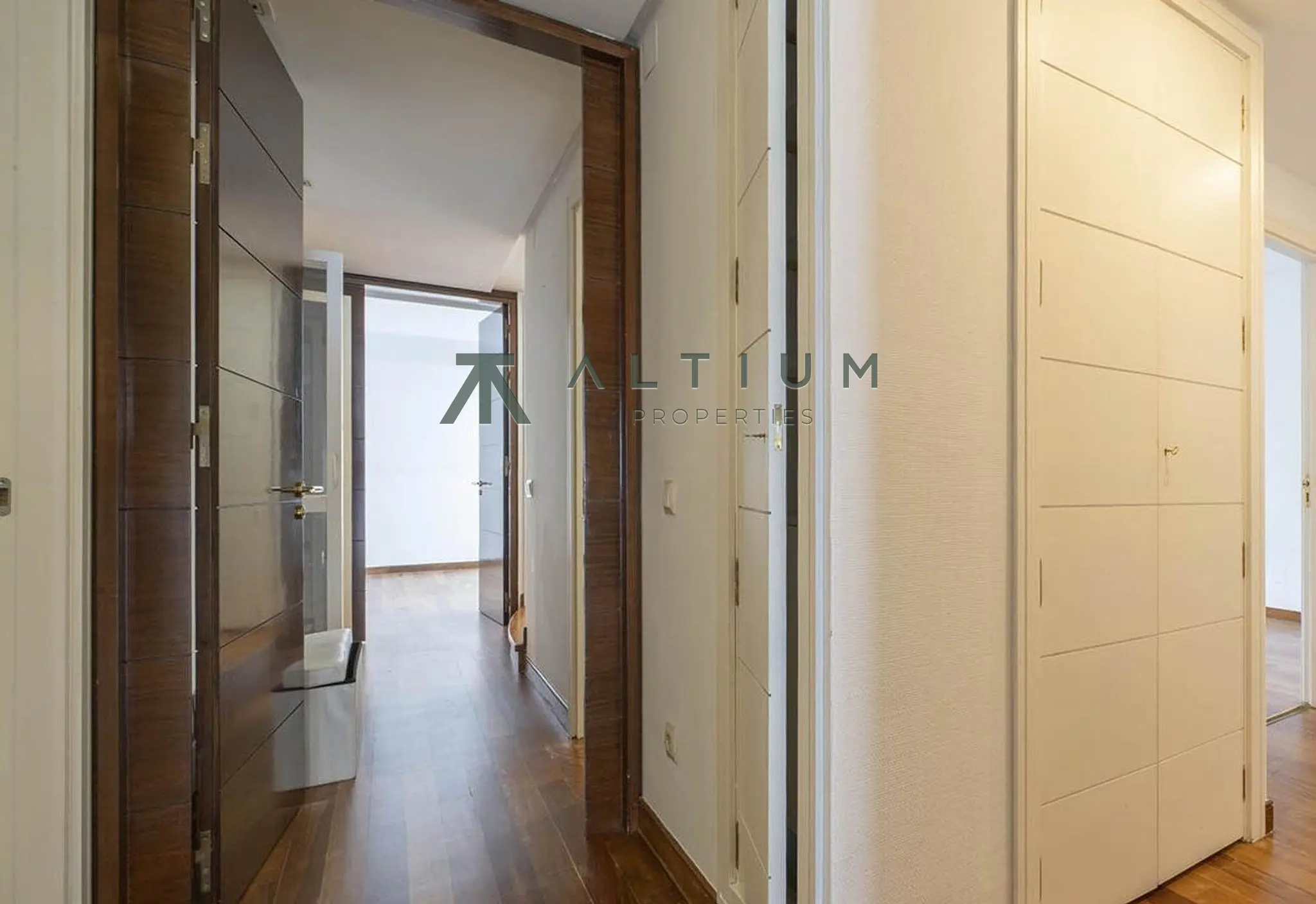 195 m², tres balcones y mucha luz en Goya