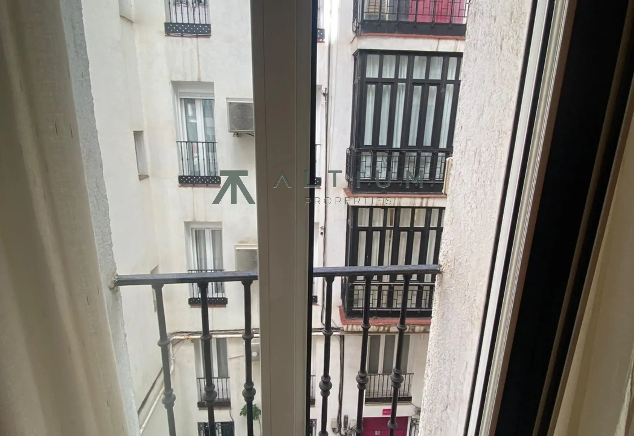 Una vivienda interior abierta a grandes patios en Recoletos