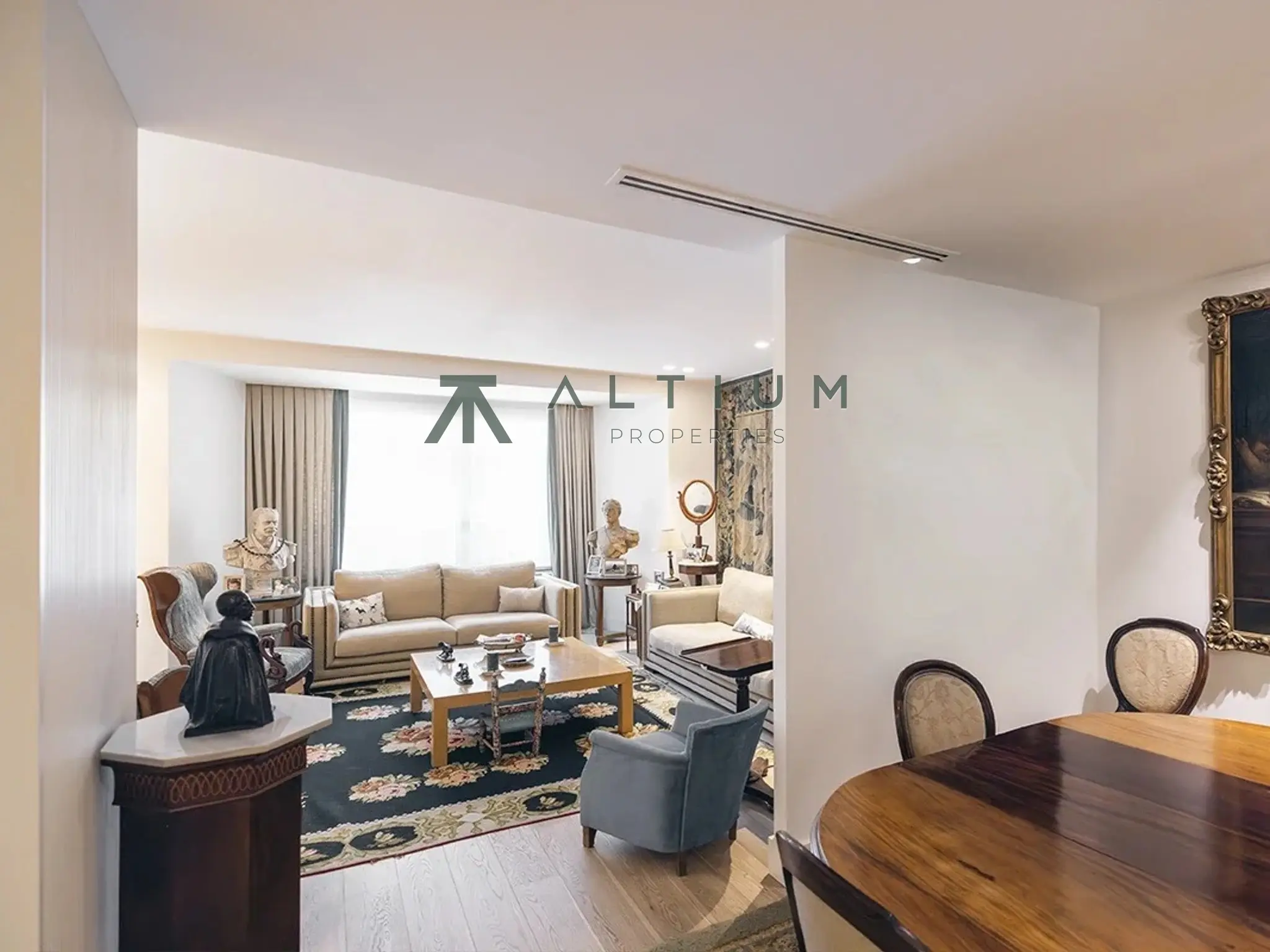 Una gran vivienda con terraza y tres ambientes de día en Núñez de Balboa