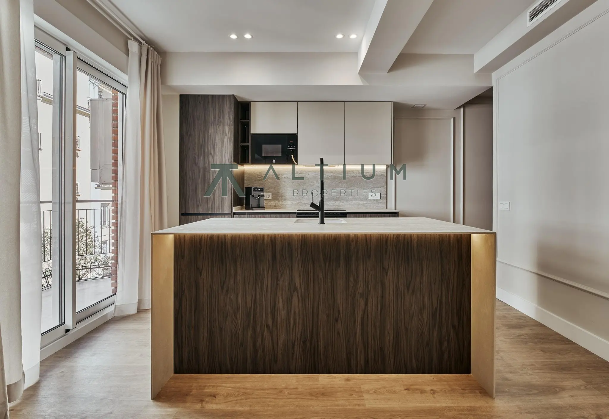 A renovated exterior-facing second-floor home in Lista