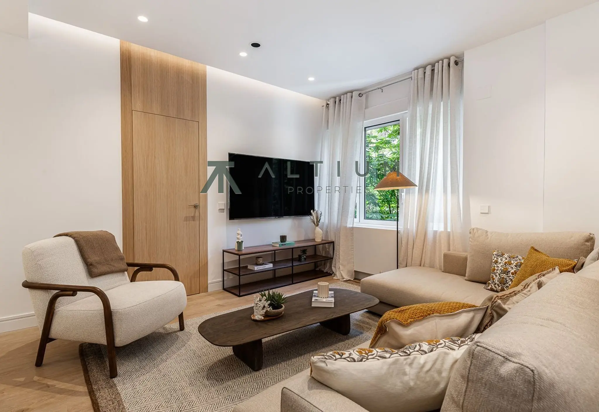 Piso de 3 dormitorios y 115 m2 en Chamberí - Arapiles en venta — Espacios abiertos y vida residencial en Chamberí
