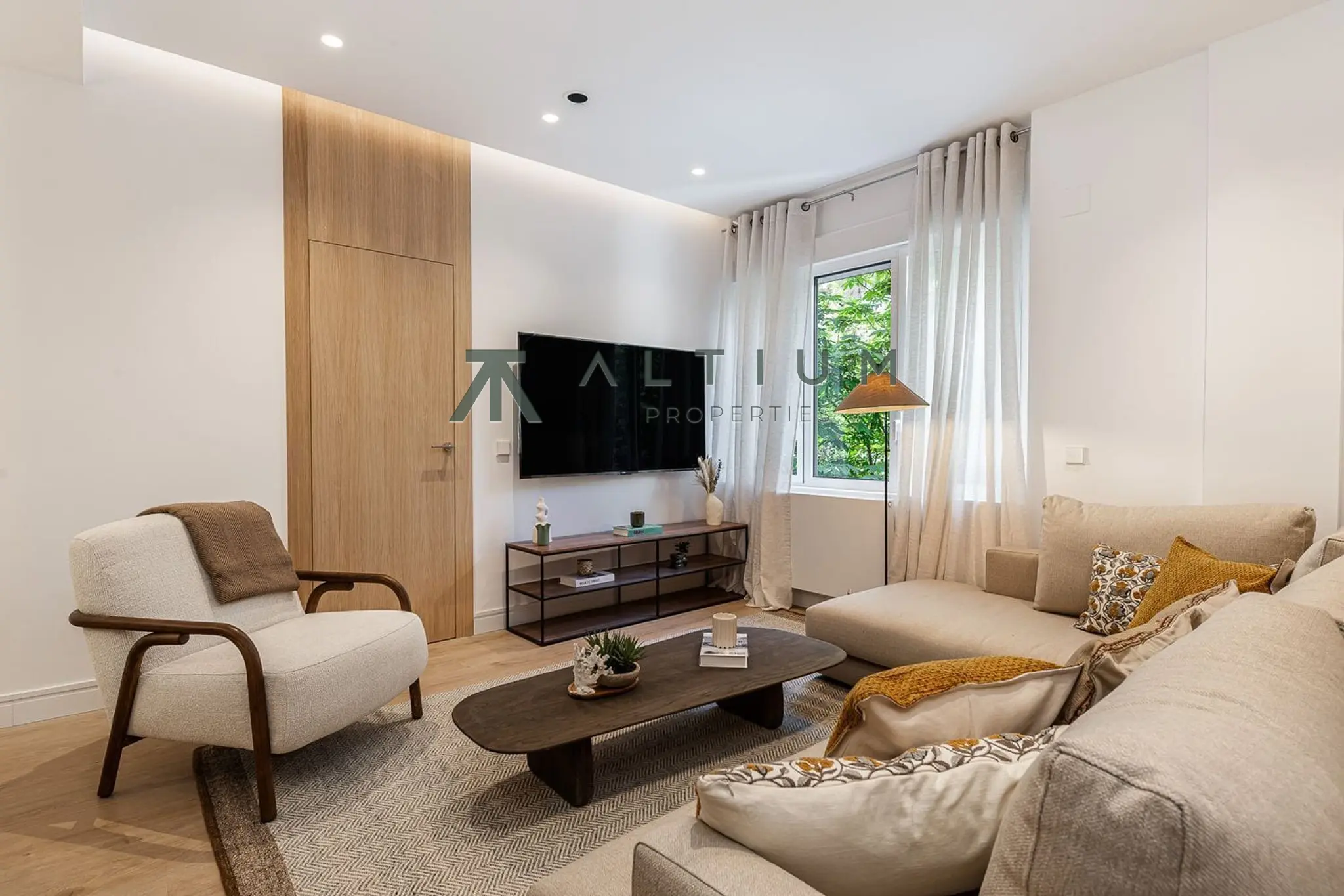 Piso de 3 dormitorios y 115 m2 en Chamberí - Arapiles en venta — Espacios abiertos y vida residencial en Chamberí