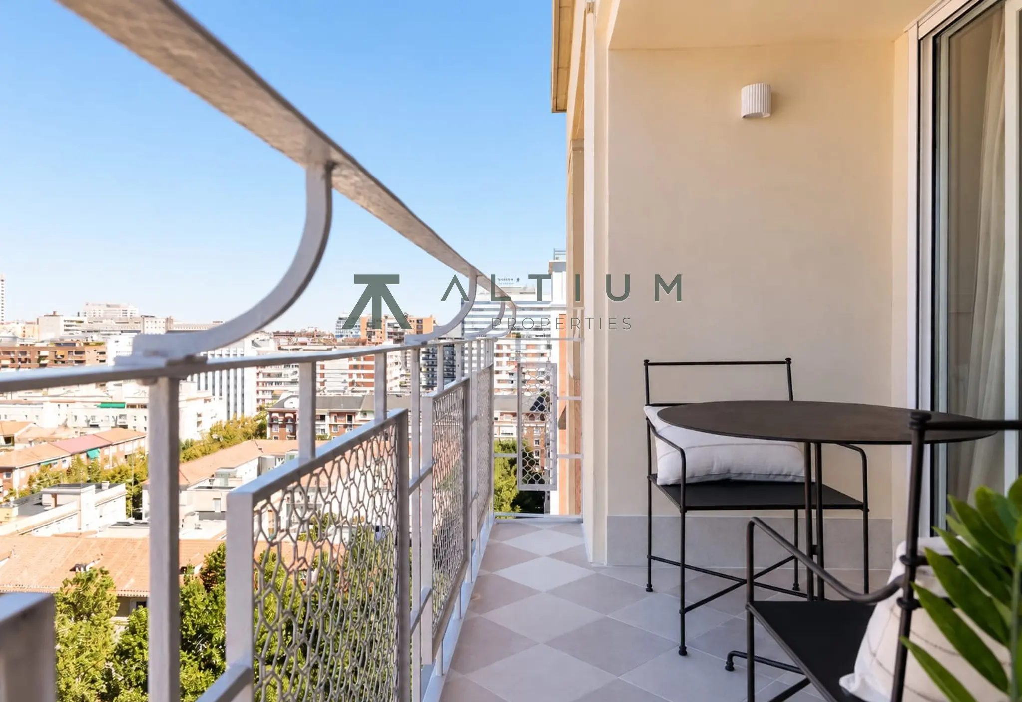 Planta 13, dos terrazas y vistas sobre Madrid