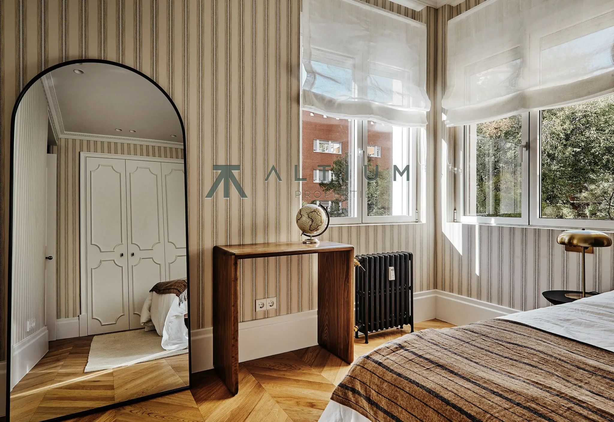 A fireplace, bay window and four bedrooms in Salamanca