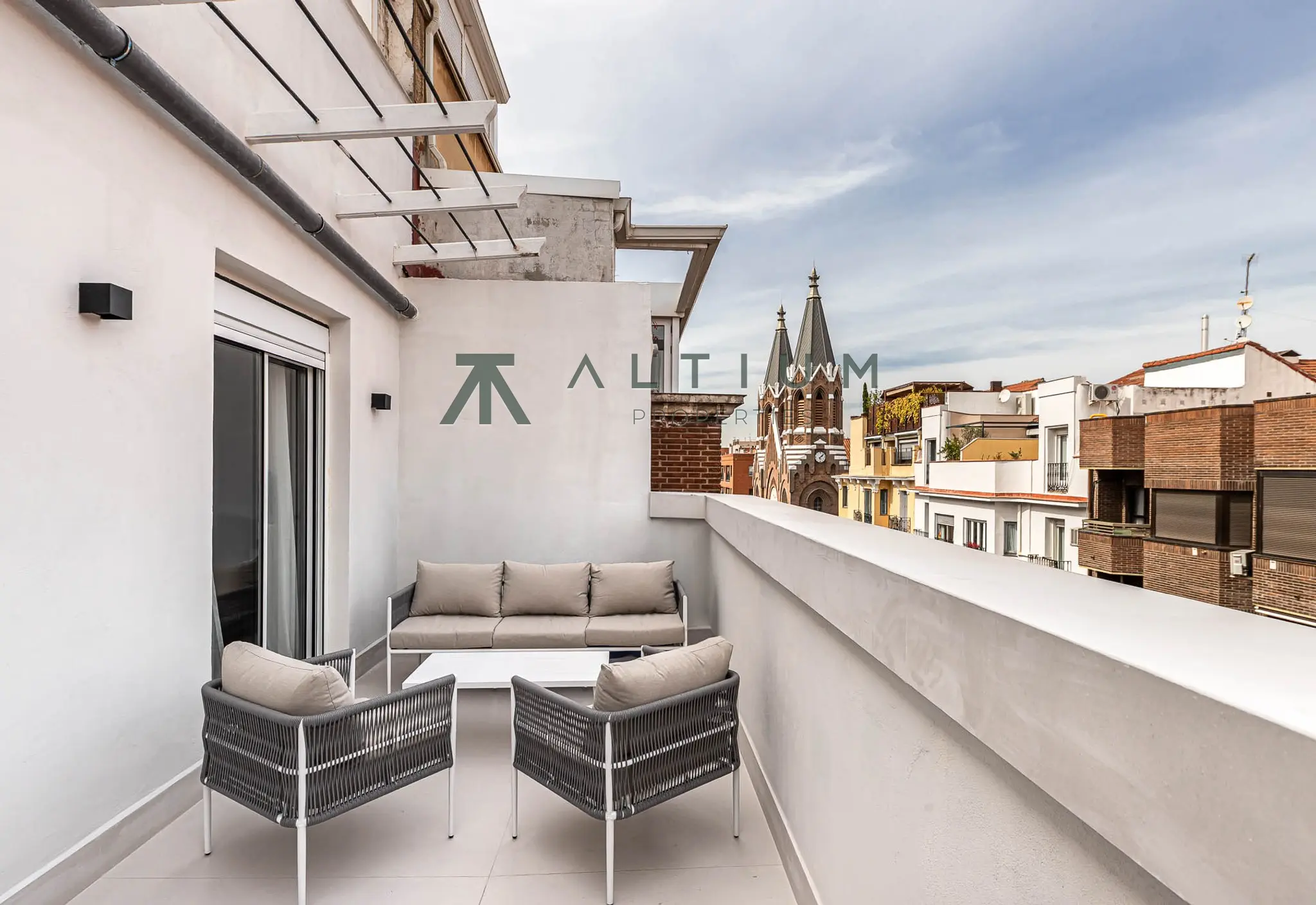 Terraza sur y tres suites sobre los tejados de Almagro