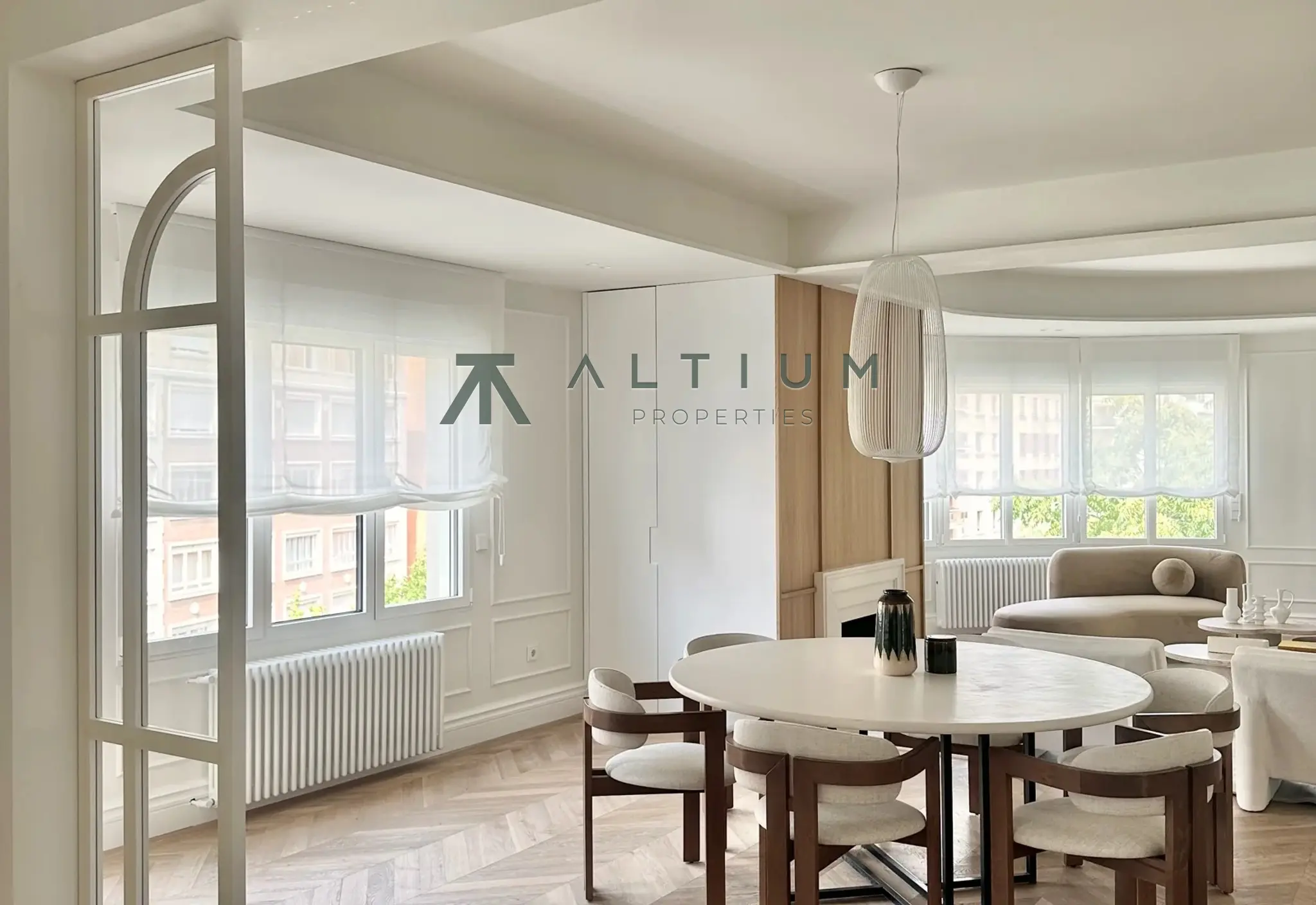 Una quinta planta exterior con vistas despejadas en Lista