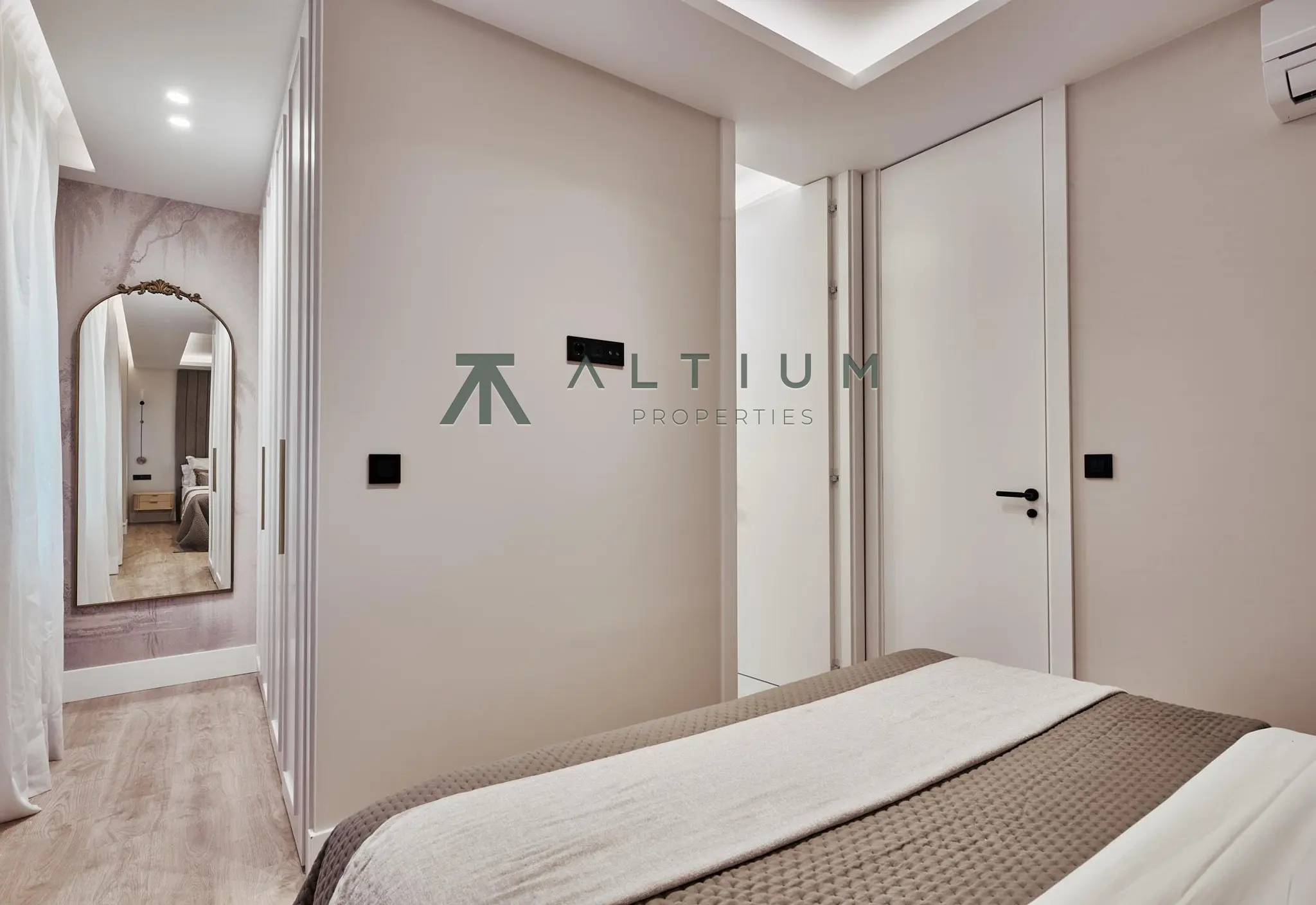 Tres suites en una casa pensada hacia dentro