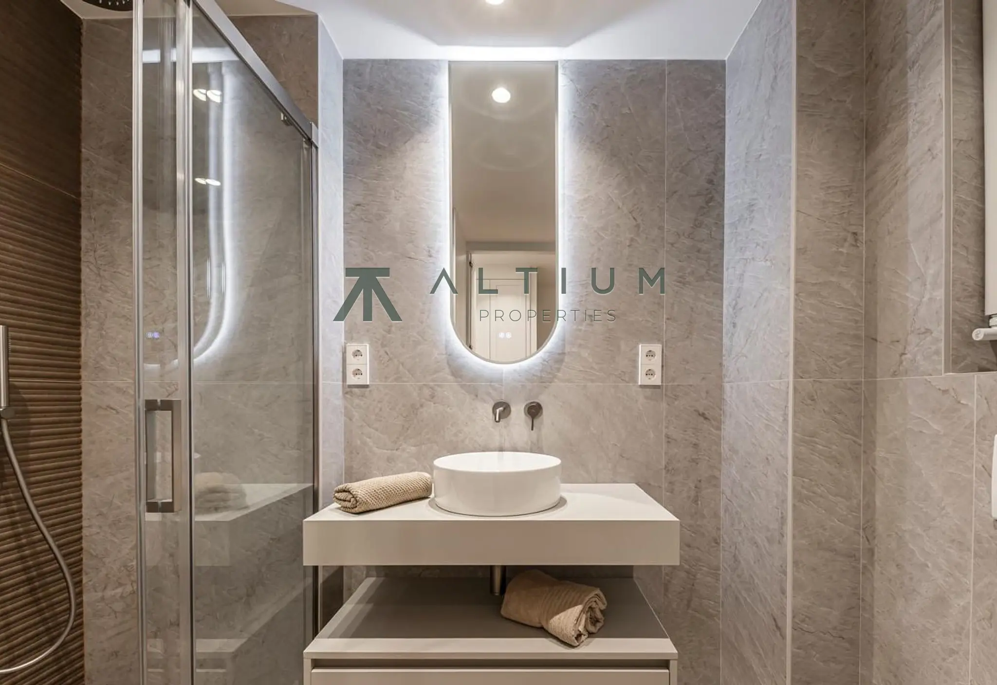 194 m² con tres suites y espacios exteriores