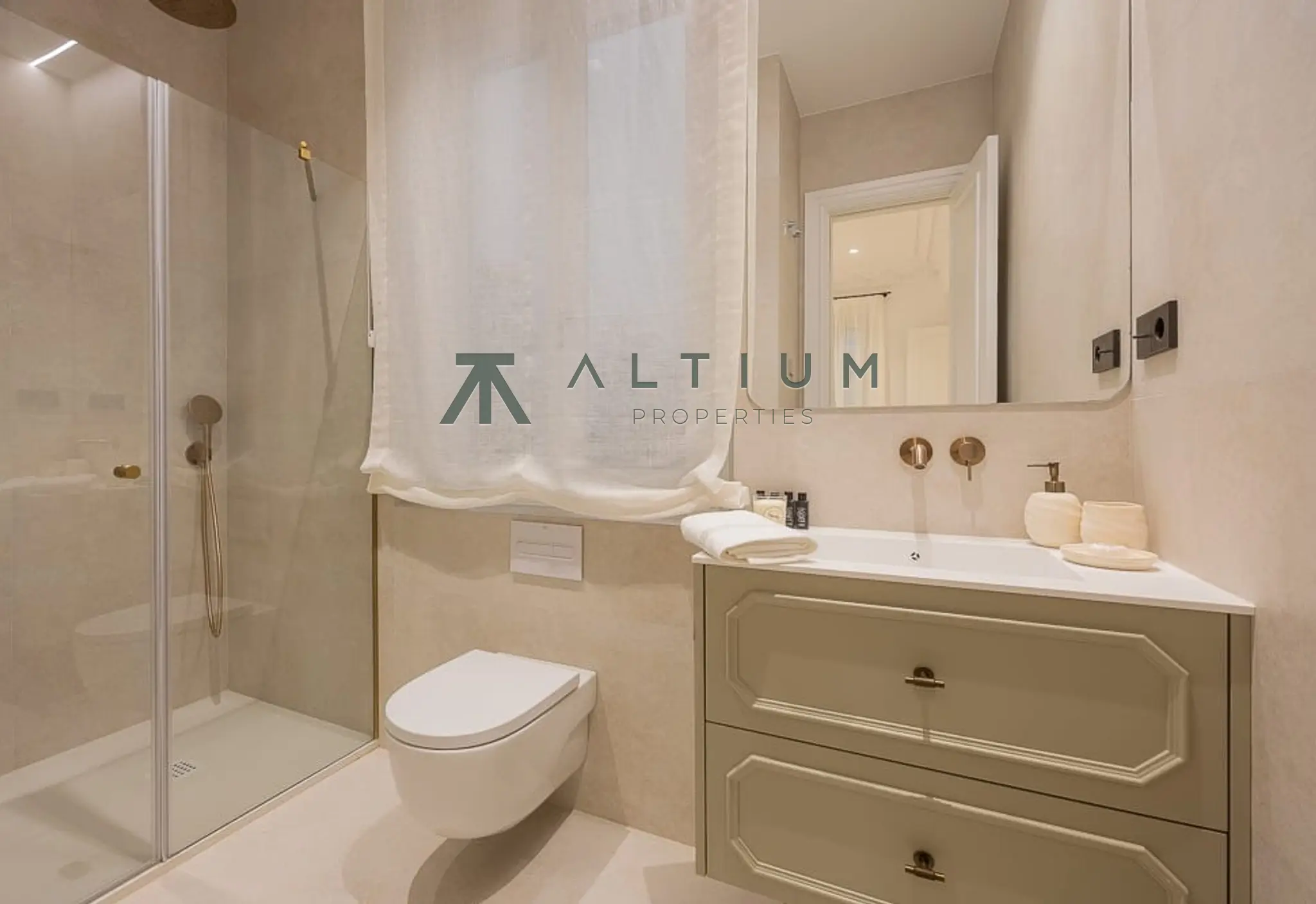 Cuatro suites y una escala residencial excepcional en Recoletos