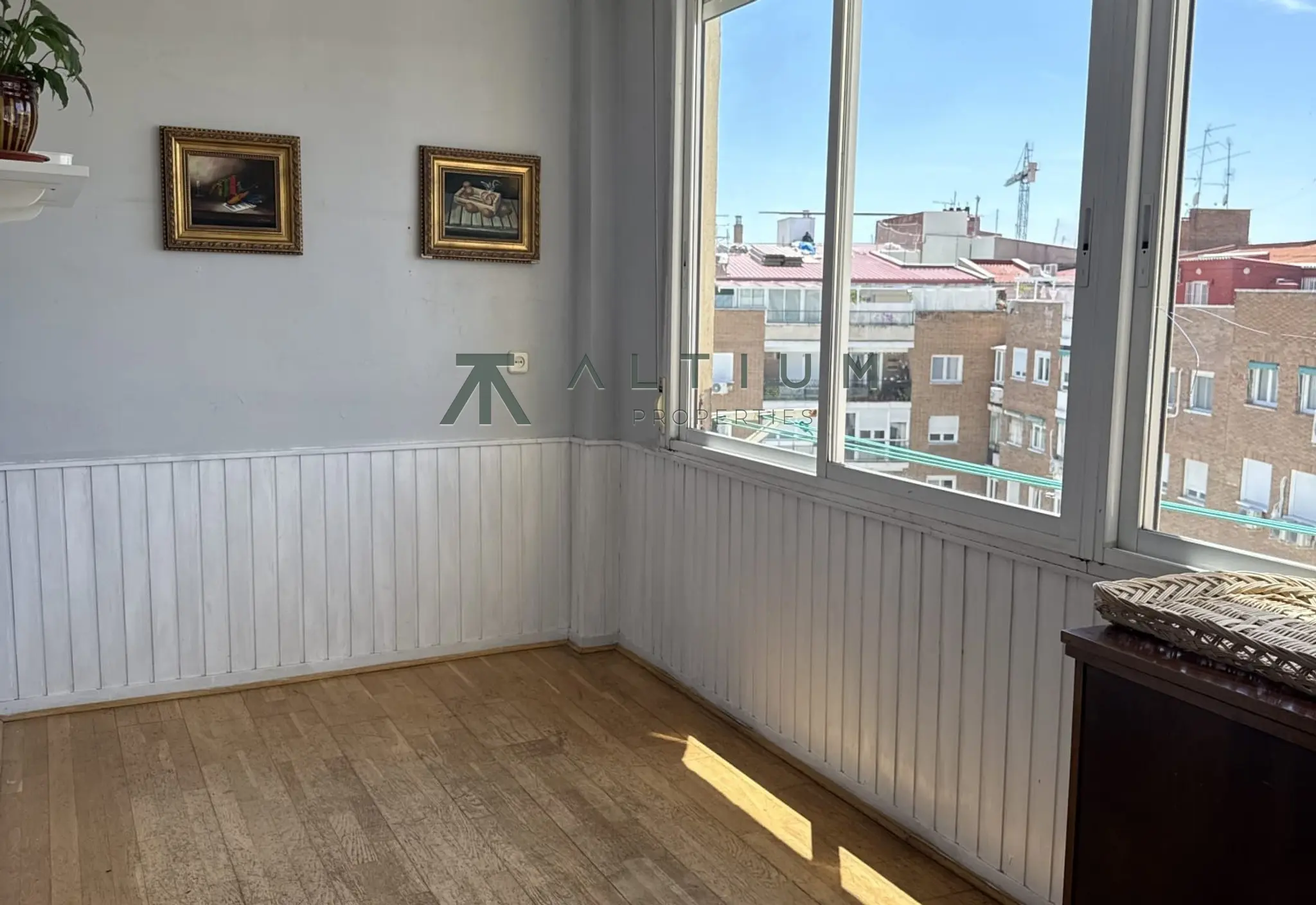 Cuatro balcones y 302 m² sobre los tejados de Chamberí