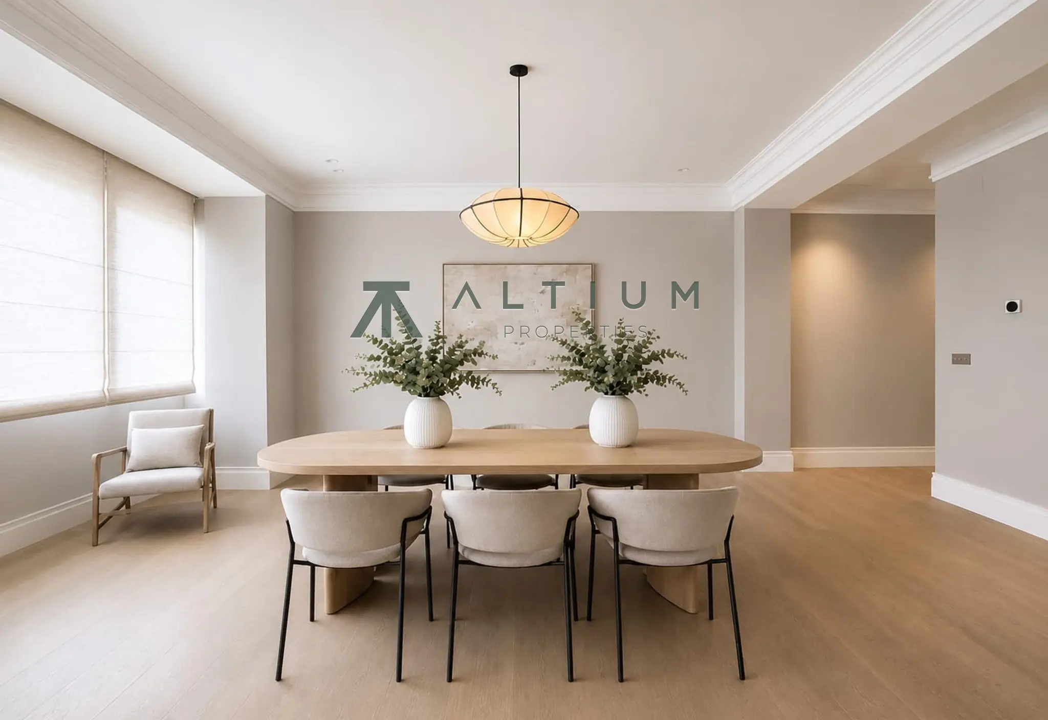 Interior en Trafalgar — Amplitud, diseño y confort familiar en Chamberí (3 de 9)