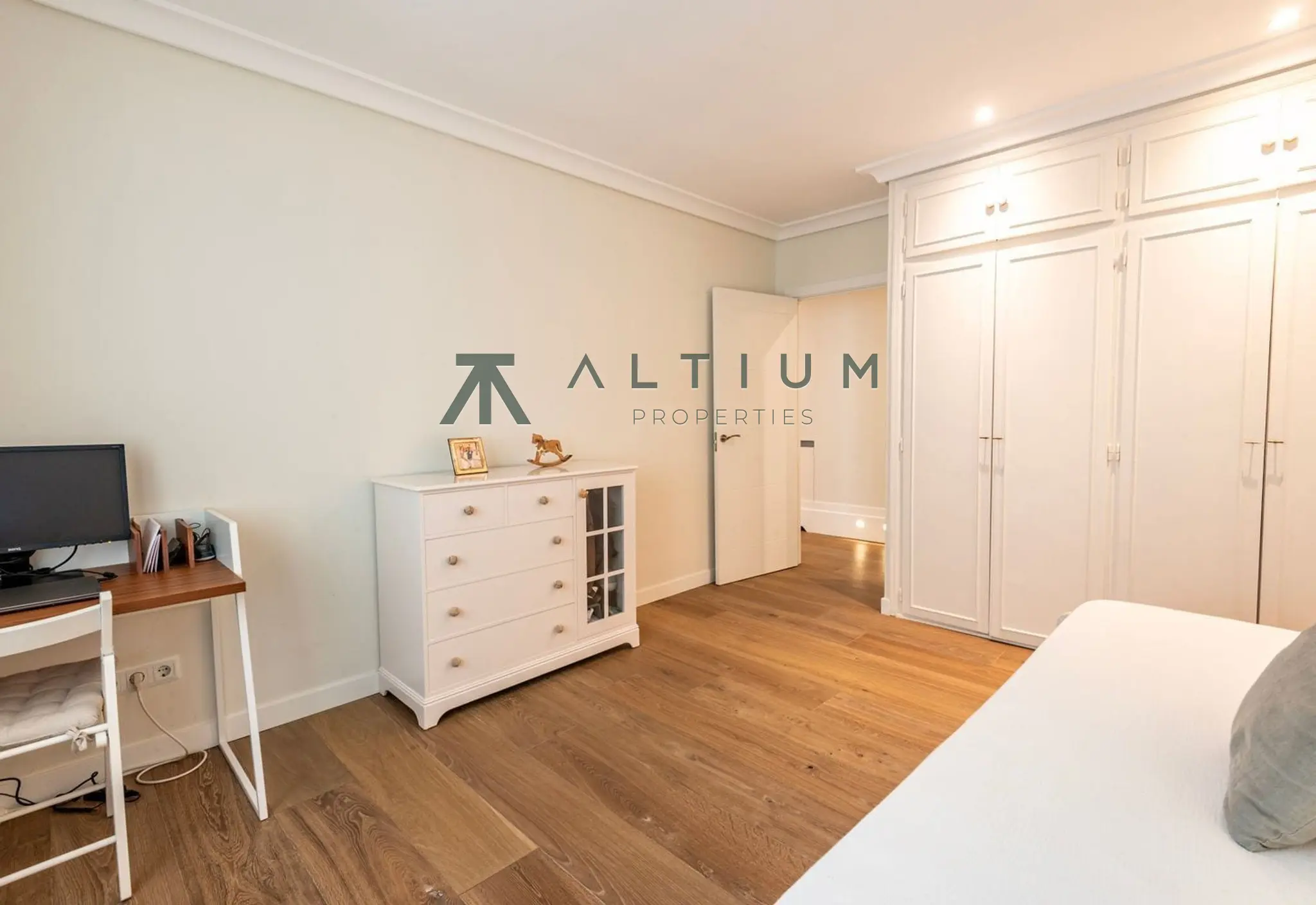 Interior en Almagro — Elegancia residencial y espacios nobles en Almagro (13 de 20)
