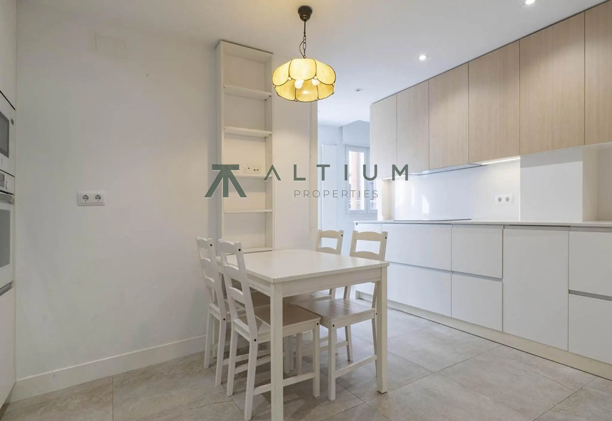 195 m², tres balcones y mucha luz en Goya
