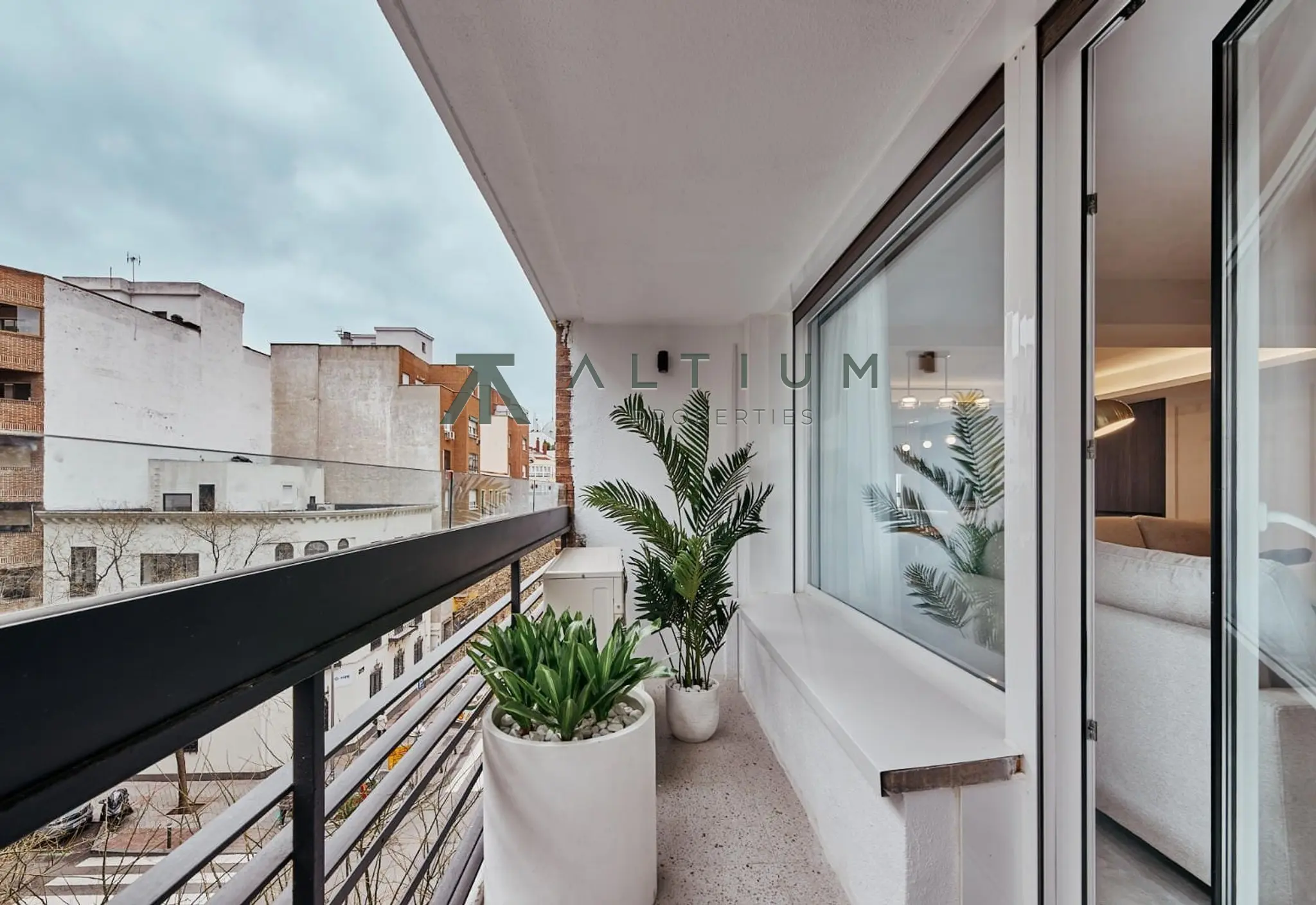 Interior en Goya — Balcones exteriores y diseño funcional en Goya (17 de 29)