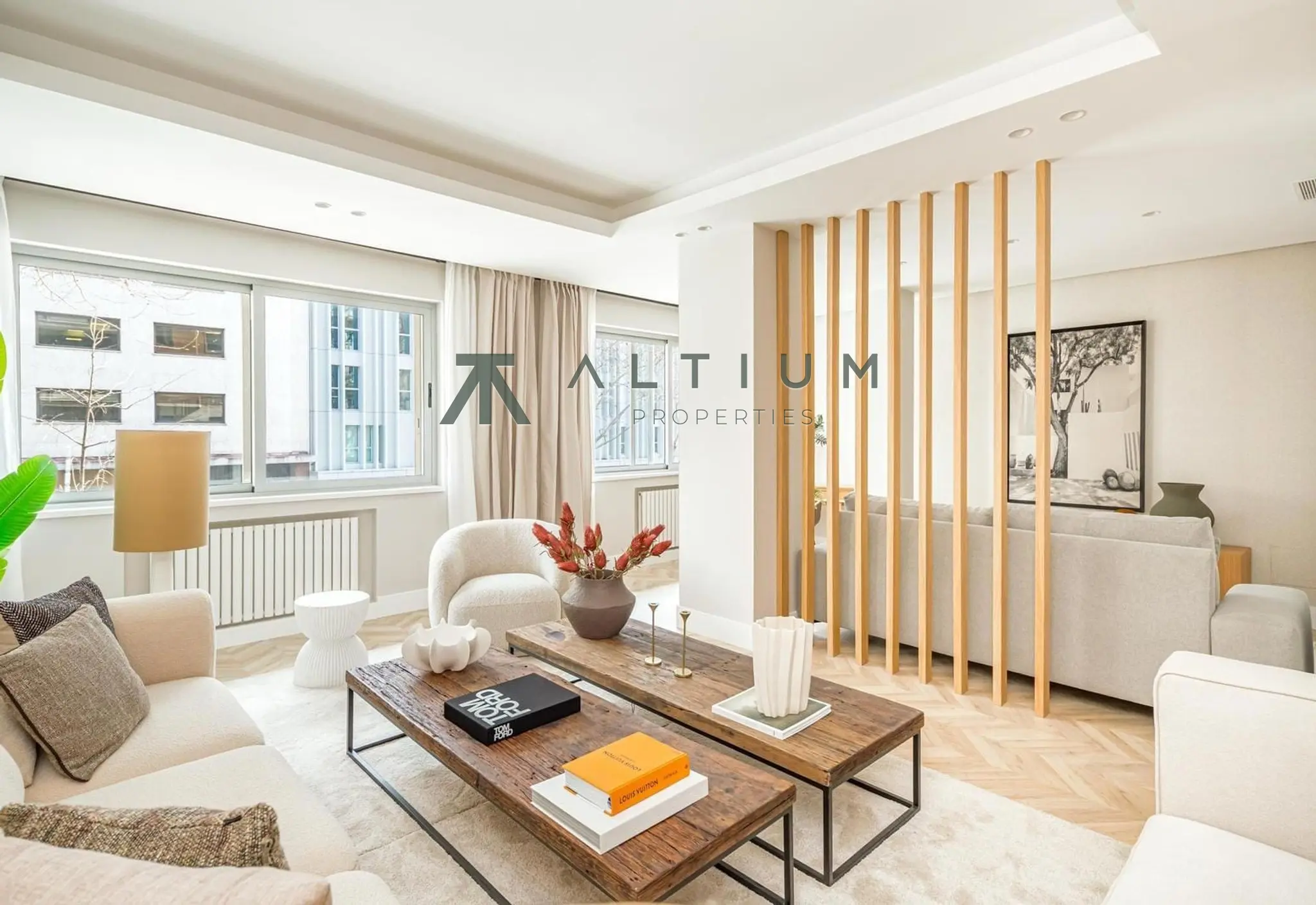 Piso de 3 dormitorios y 253 m2 en Barrio de Salamanca - Castellana en venta — Luz de mañana y gran amplitud en Castellana