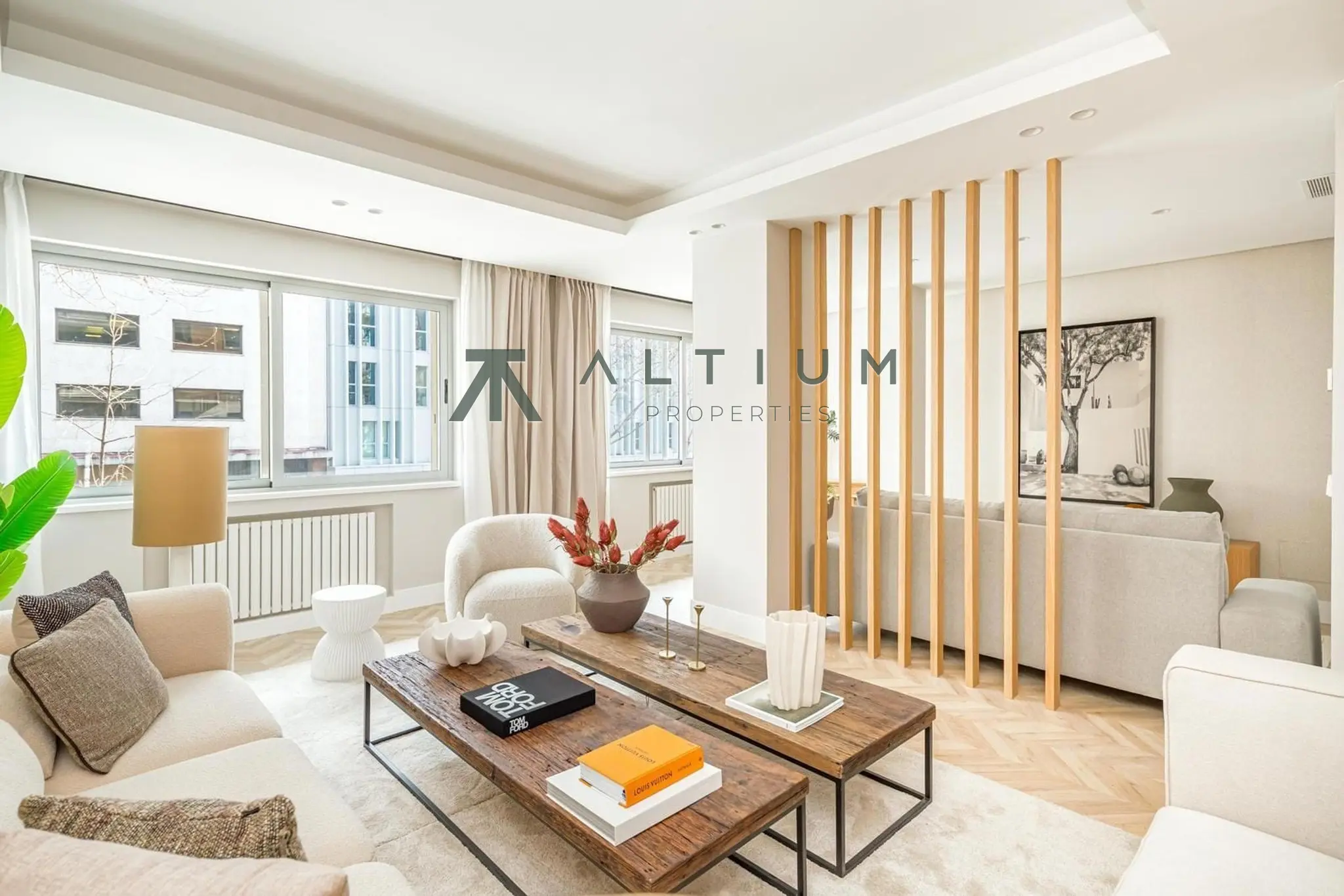 Piso de 3 dormitorios y 253 m2 en Barrio de Salamanca - Castellana en venta — Luz de mañana y gran amplitud en Castellana