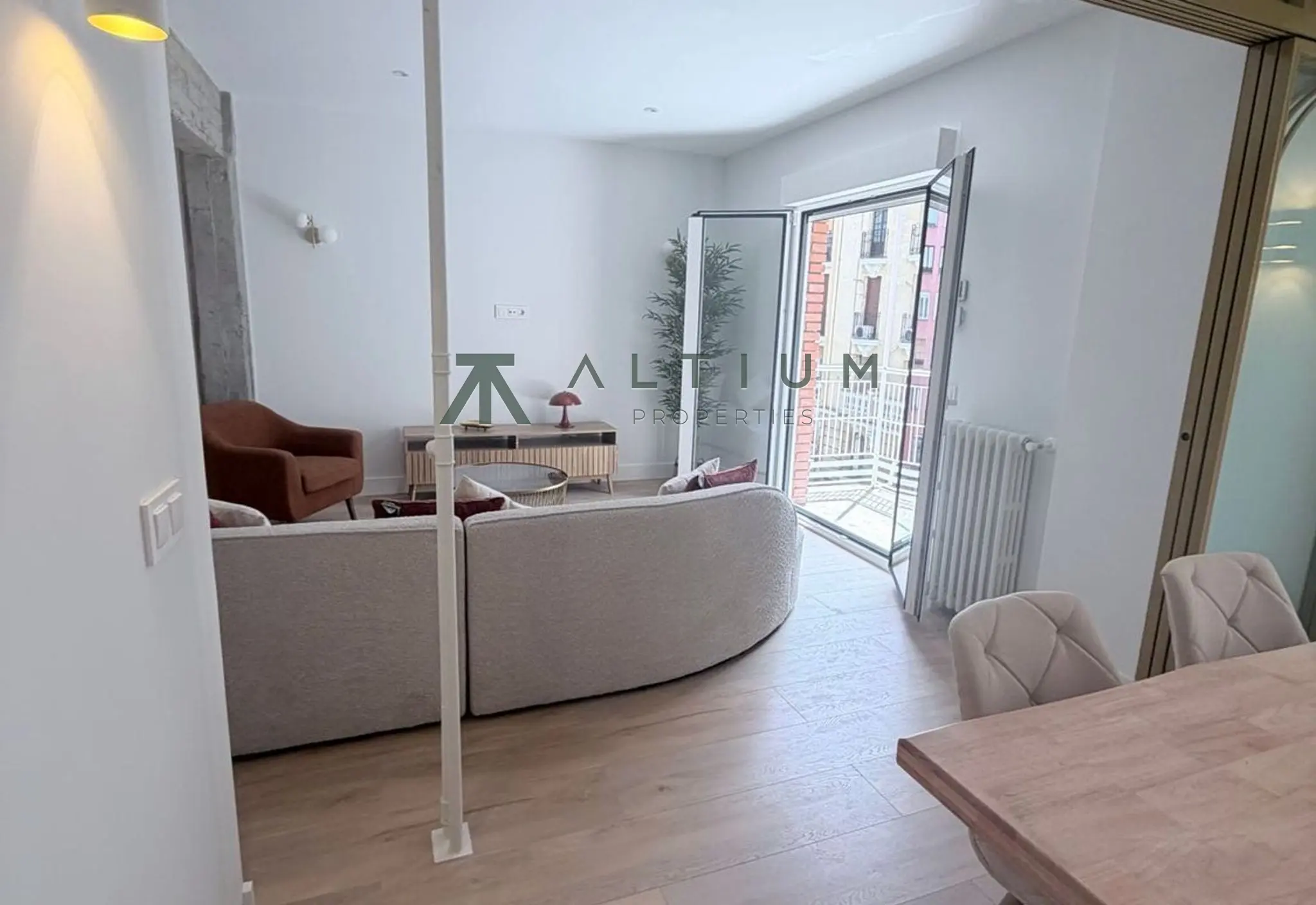 Interior en Trafalgar — Suites, luz y calma residencial en Trafalgar (9 de 19)