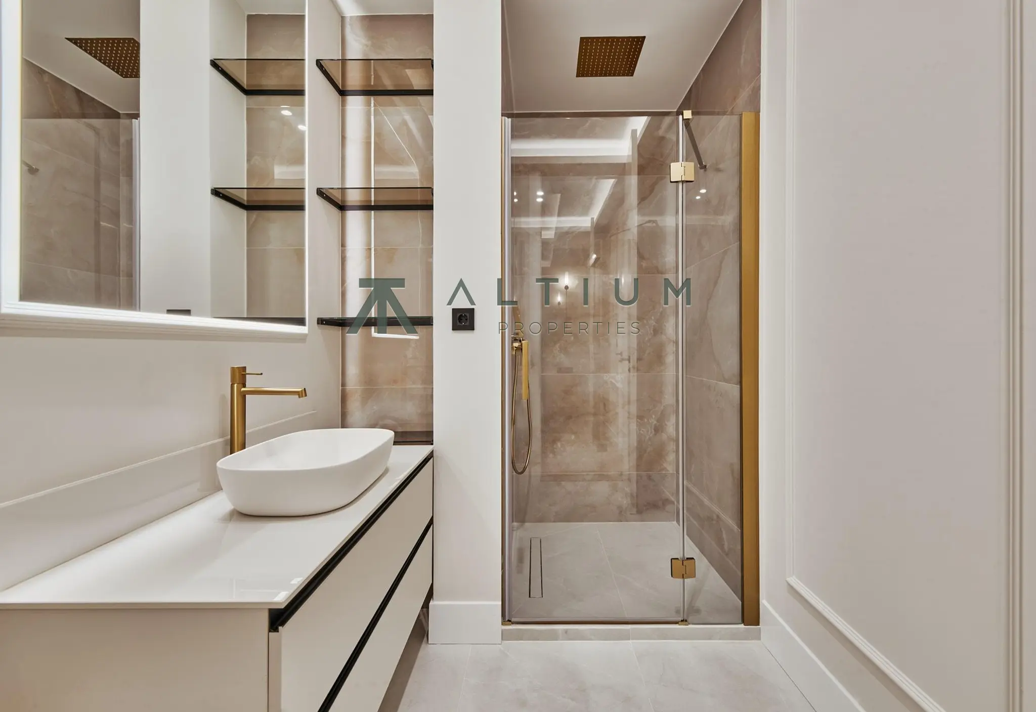 Tres suites en una casa pensada hacia dentro