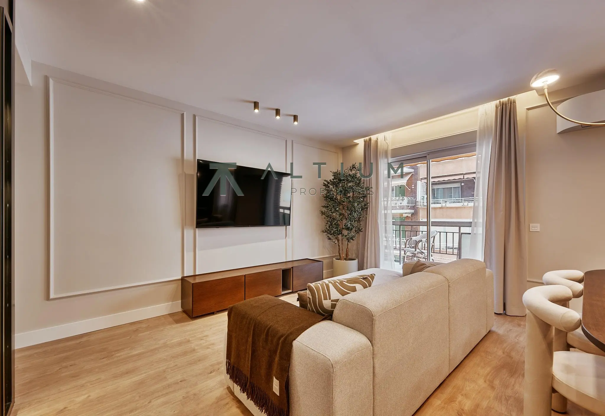 Piso de 3 dormitorios y 153 m2 en Barrio de Salamanca - Lista en venta — Terraza, garaje y tres dormitorios en Lista
