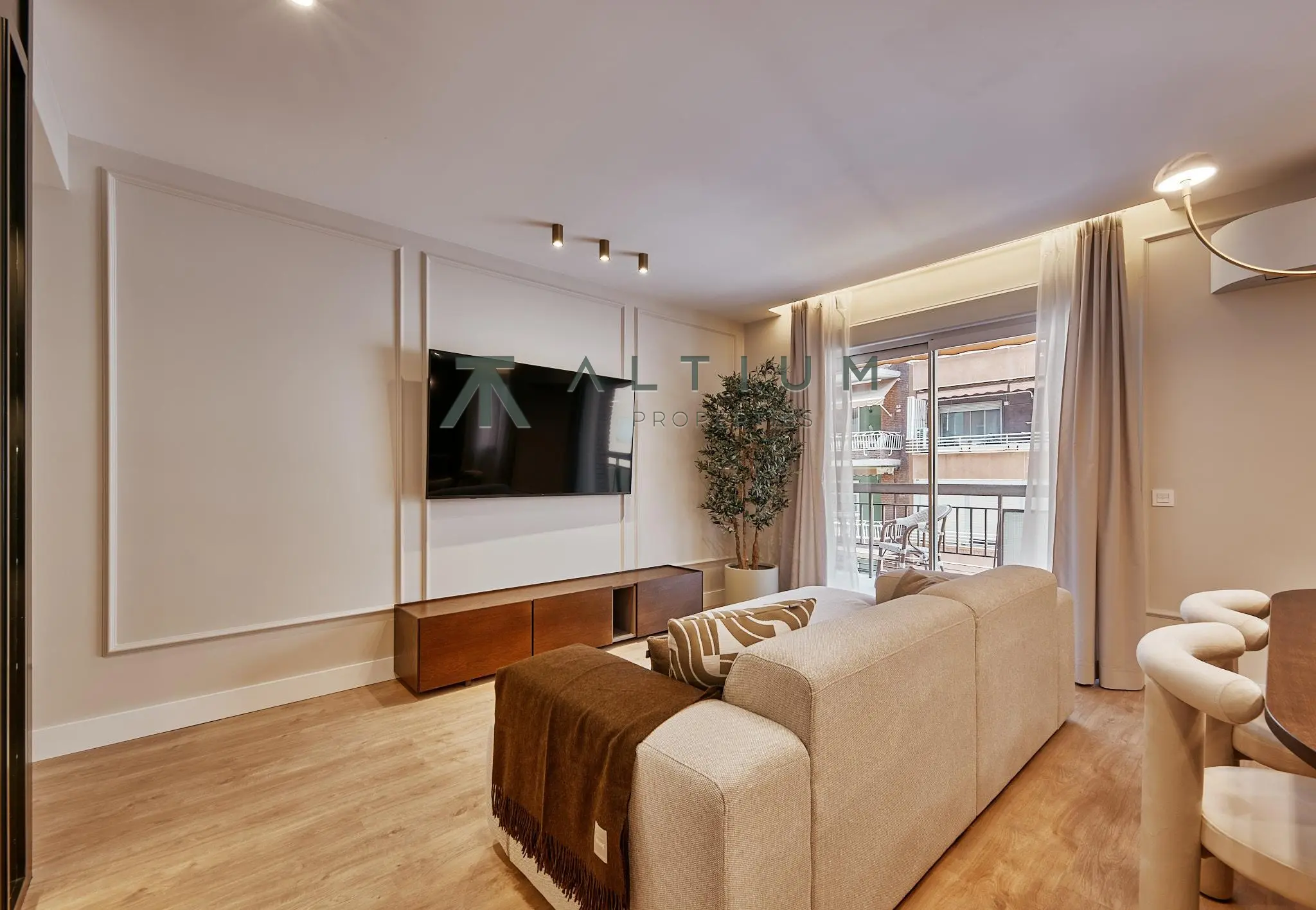 Piso de 3 dormitorios y 153 m2 en Barrio de Salamanca - Lista en venta — Terraza, garaje y tres dormitorios en Lista