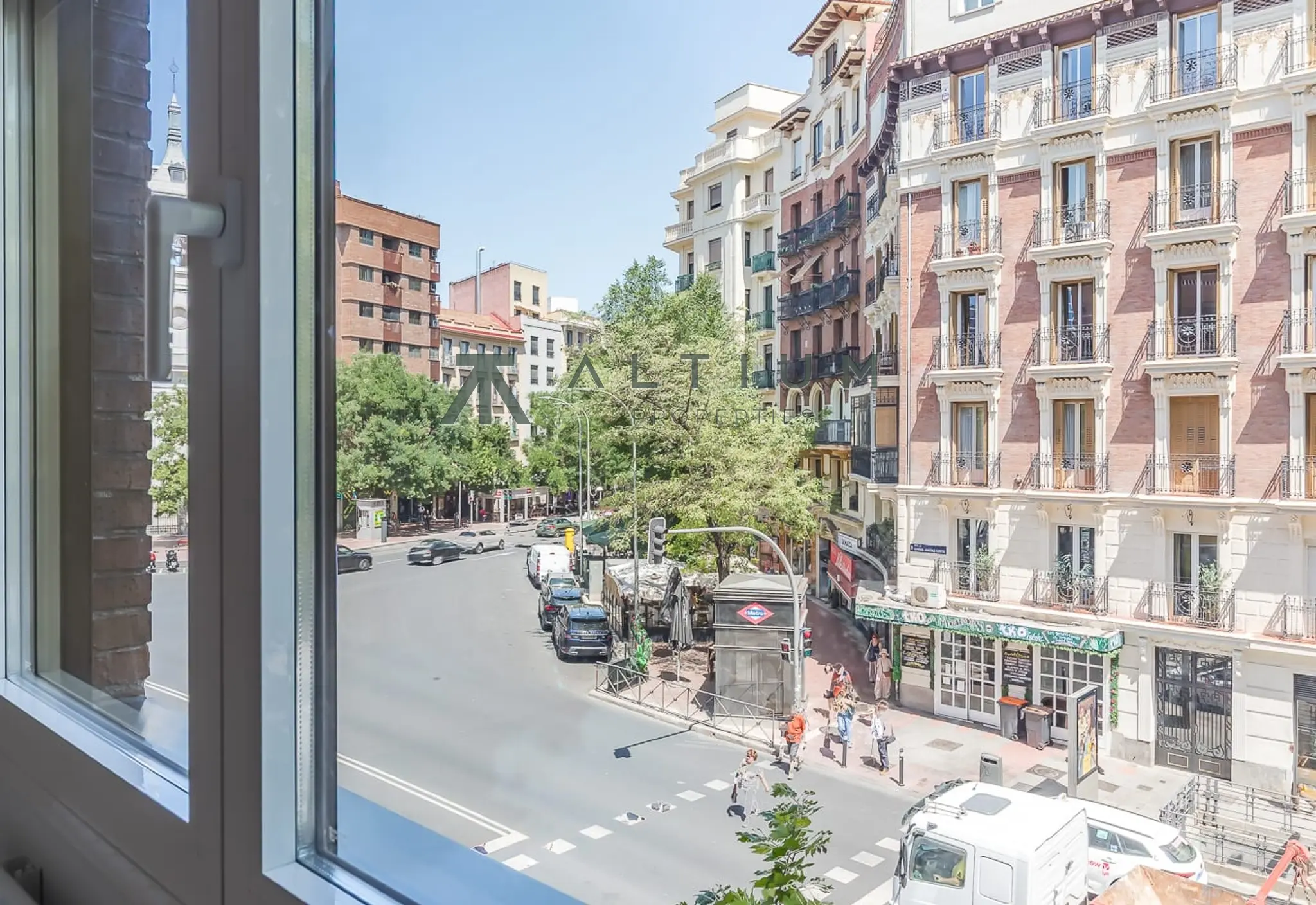 Terraza, garaje y confort contemporáneo en Almagro