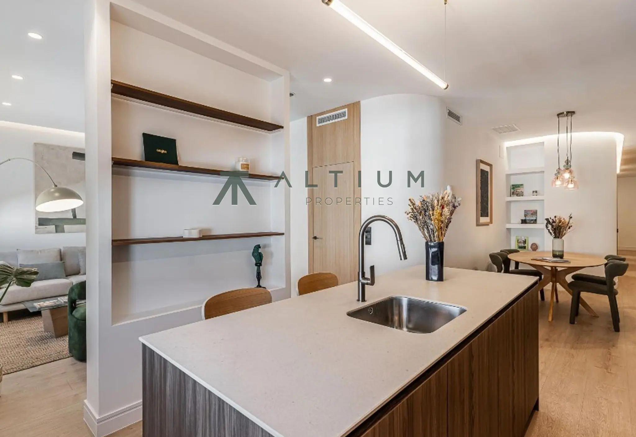 Atico en venta en Ibiza — Cielo abierto y luz tranquila junto al Retiro