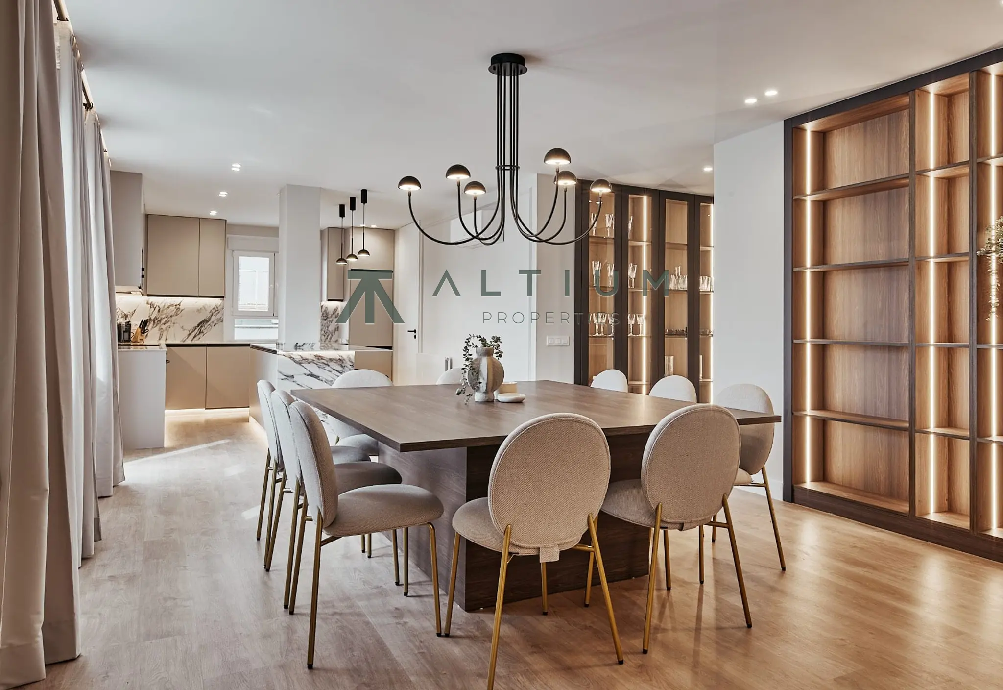 Piso de 3 dormitorios y 158 m2 en Barrio de Salamanca - Lista en venta — Terraza de 55 m² sobre los tejados de Lista
