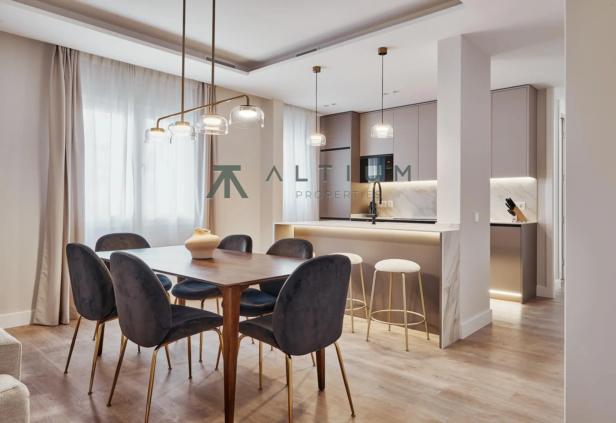 A serene contemporary fourth-floor home in Lista