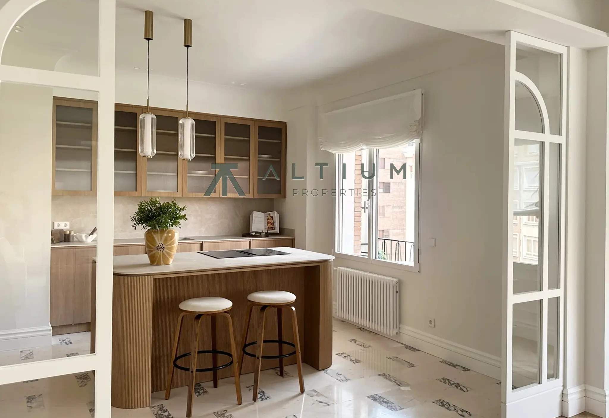 Una quinta planta exterior con vistas despejadas en Lista