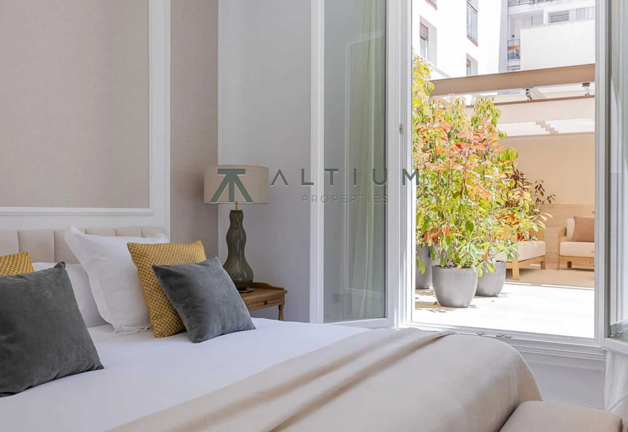 Cuatro suites y una escala residencial excepcional en Recoletos