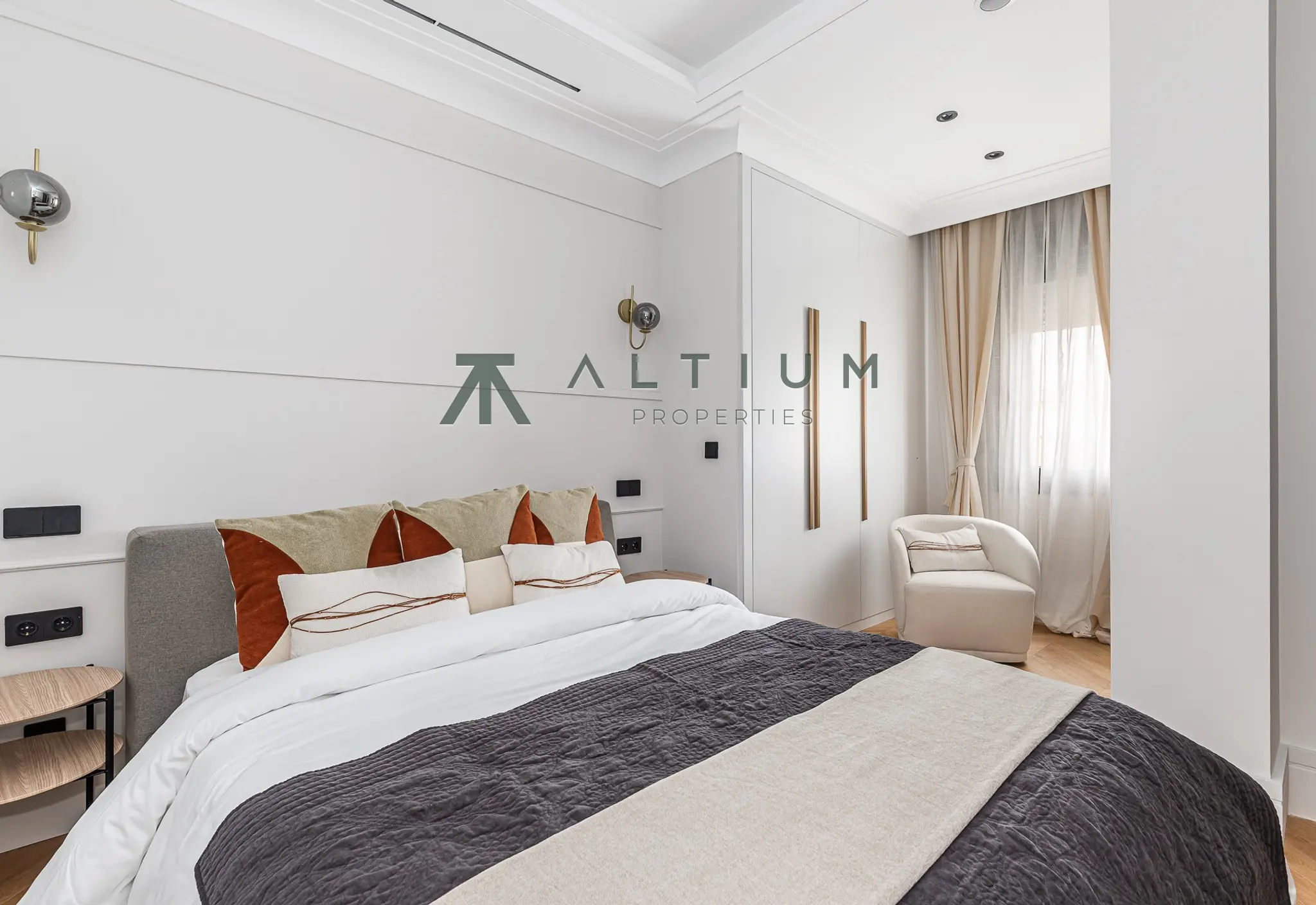 A 77 sqm living area within a grand Castellana residence
