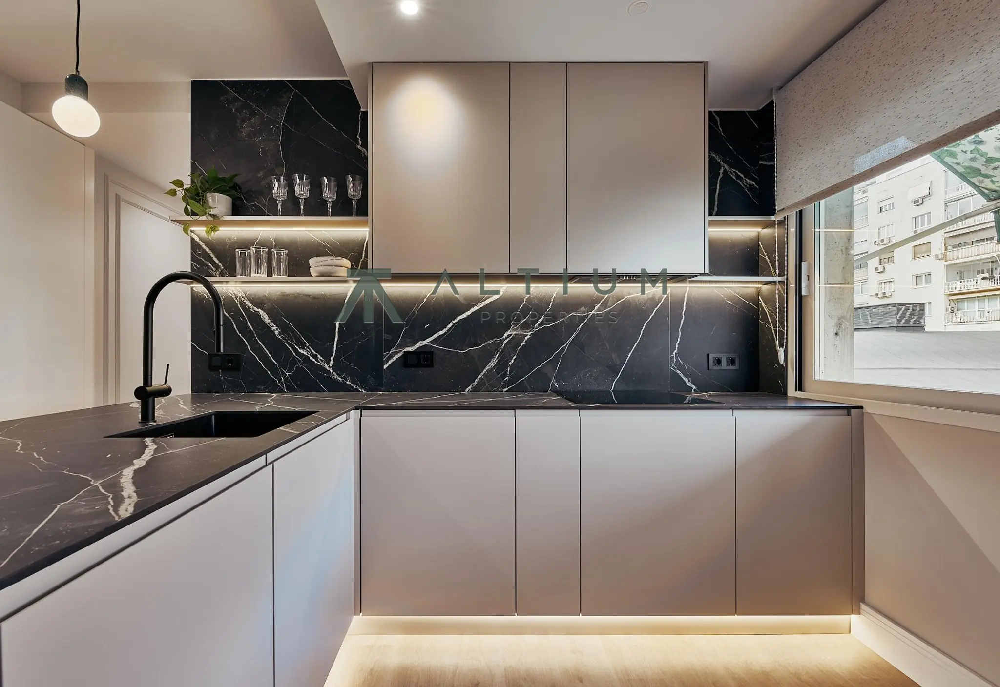 Una vivienda completa detrás del ritmo de Lista