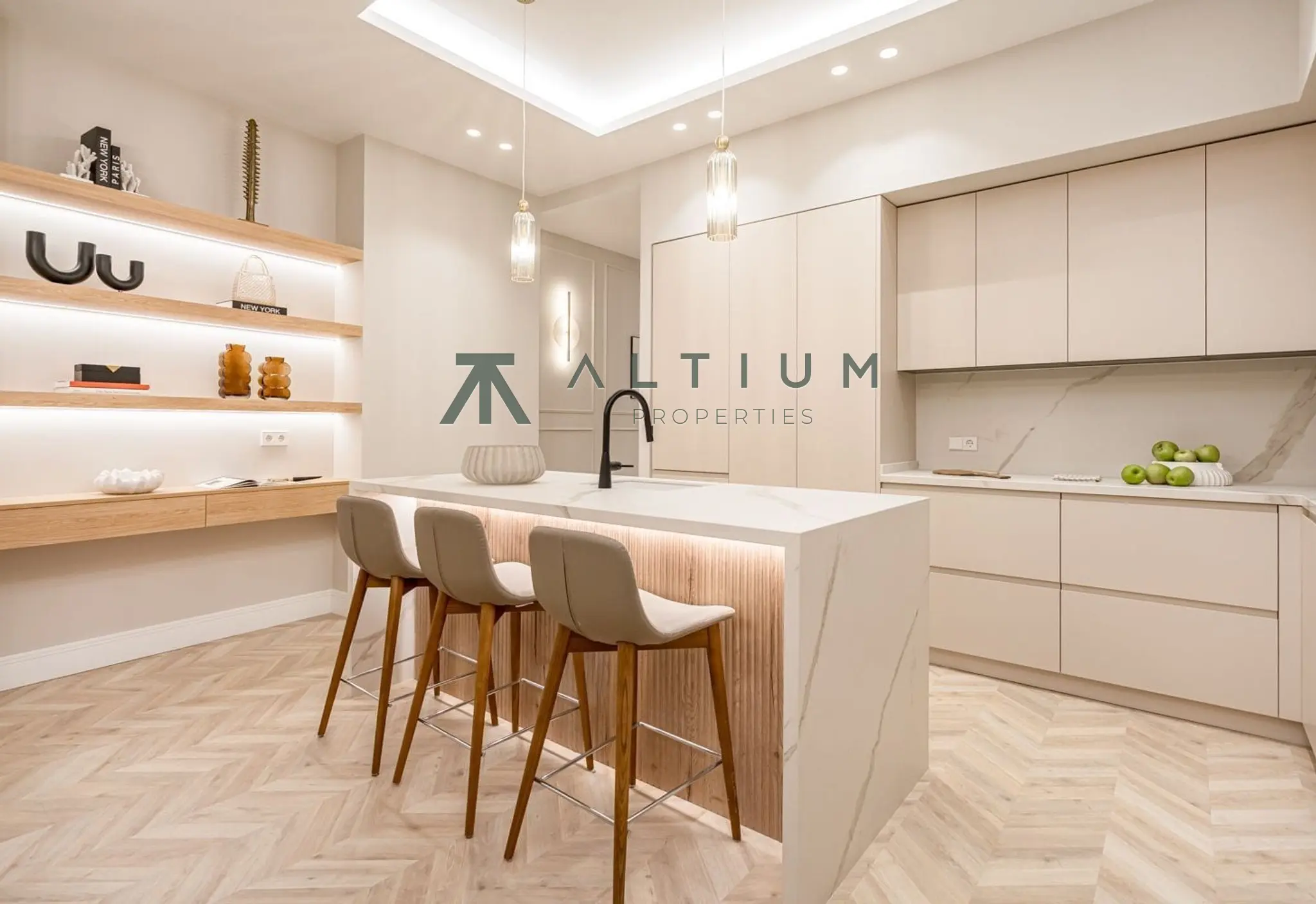 Interior en Almagro — Garaje, privacidad y calma residencial en Almagro (5 de 24)