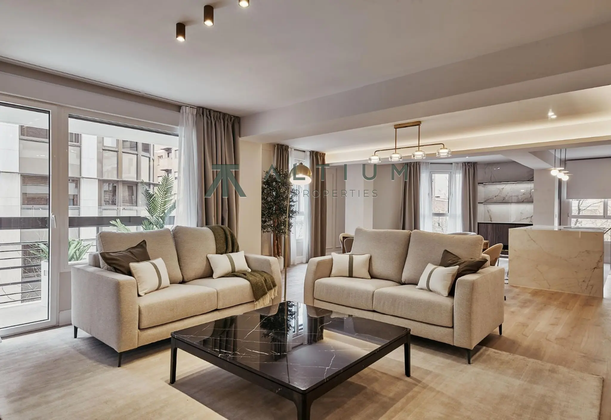 Piso de 3 dormitorios y 234 m2 en Barrio de Salamanca - Goya en venta — Balcones exteriores y diseño funcional en Goya