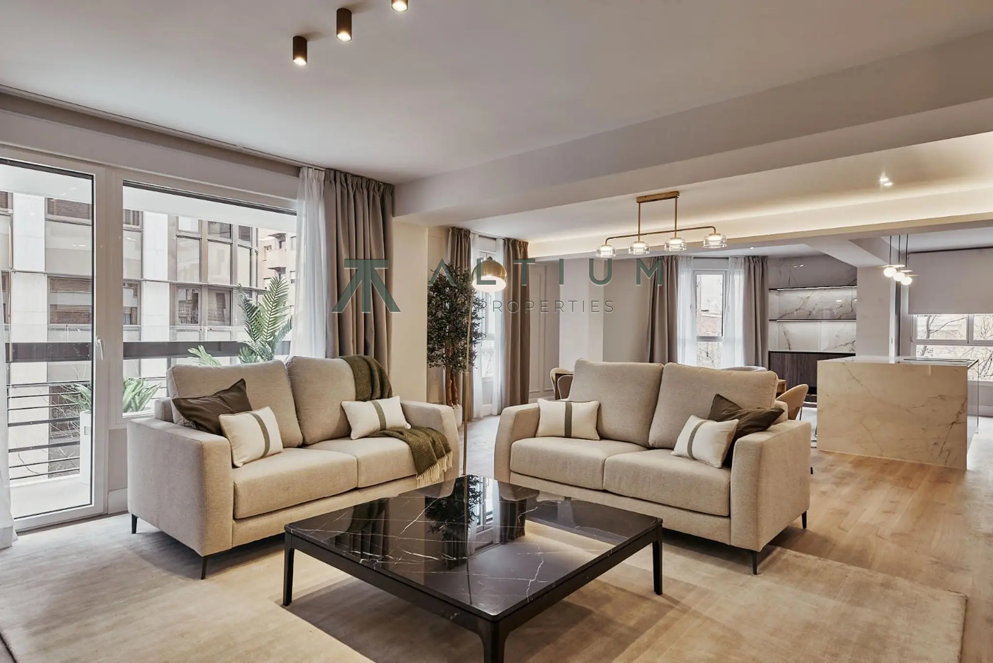 Piso de 3 dormitorios y 234 m2 en Barrio de Salamanca - Goya en venta — Balcones exteriores y diseño funcional en Goya