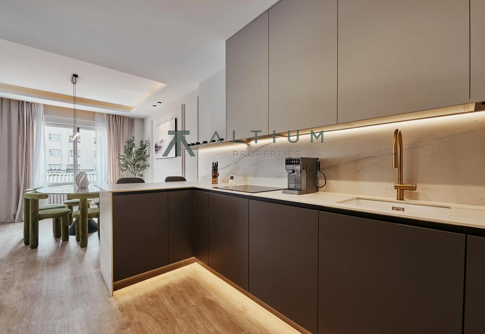Tres suites en una casa pensada hacia dentro