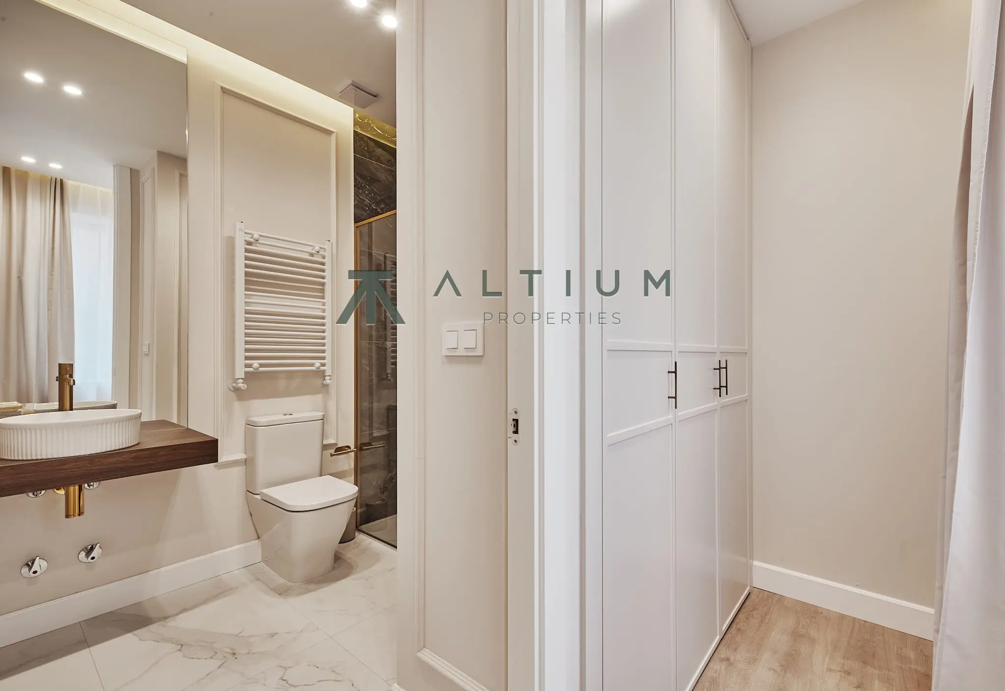 Interior en Lista — Luz de tarde y elegancia discreta en Salamanca (28 de 29)