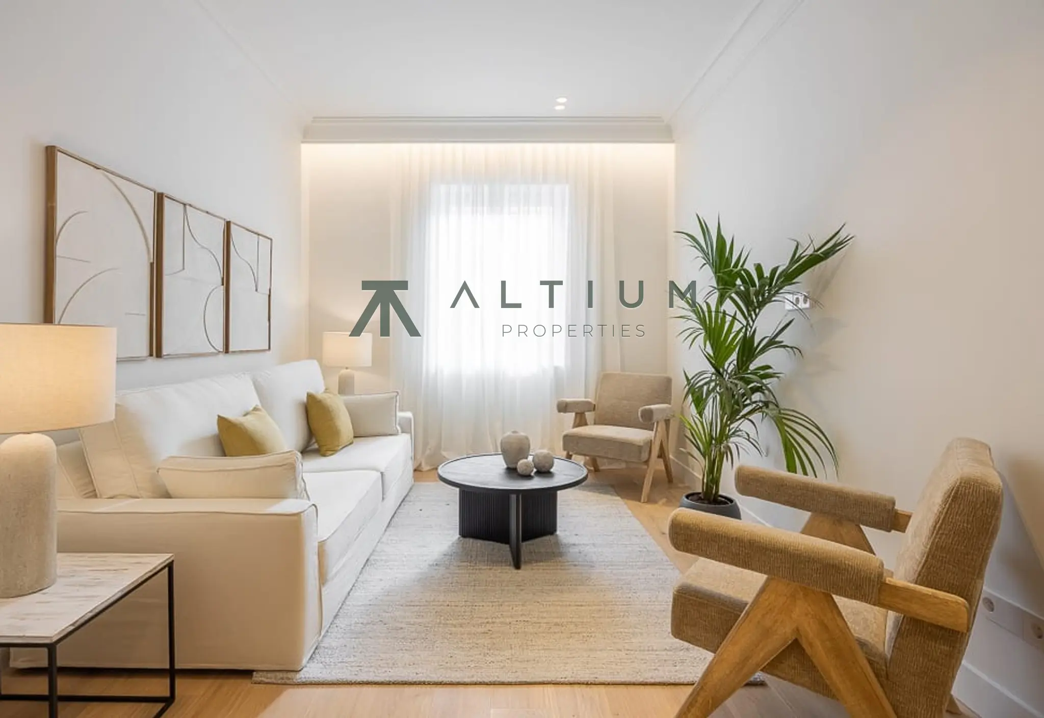 Quinta planta, luz de mañana y reforma a estrenar en Ibiza