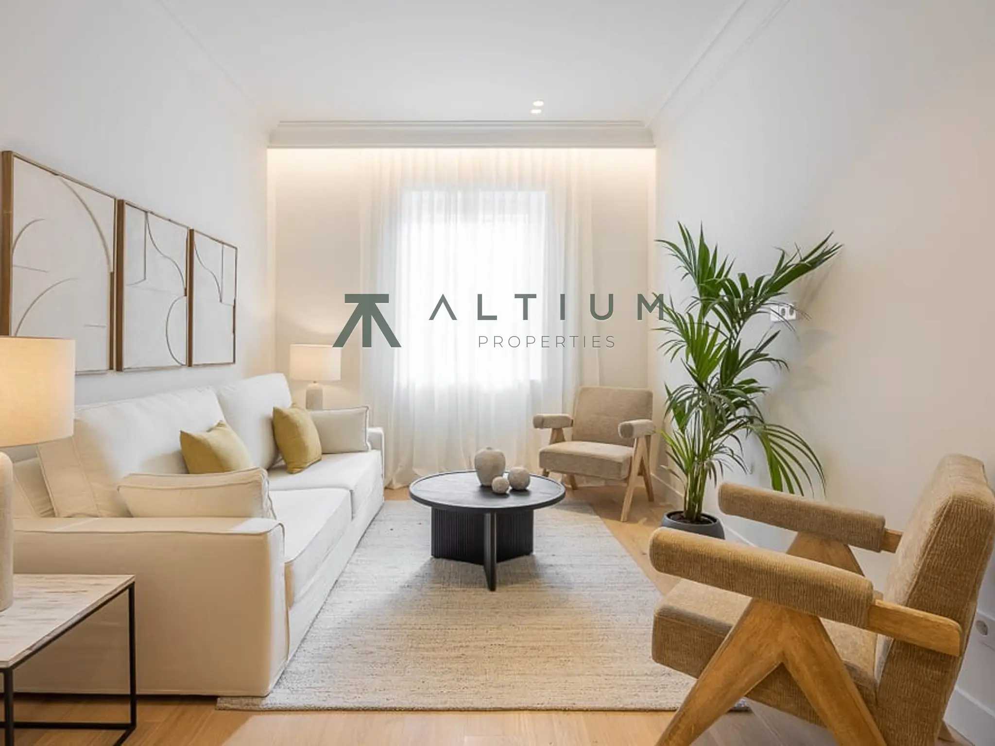 Quinta planta, luz de mañana y reforma a estrenar en Ibiza