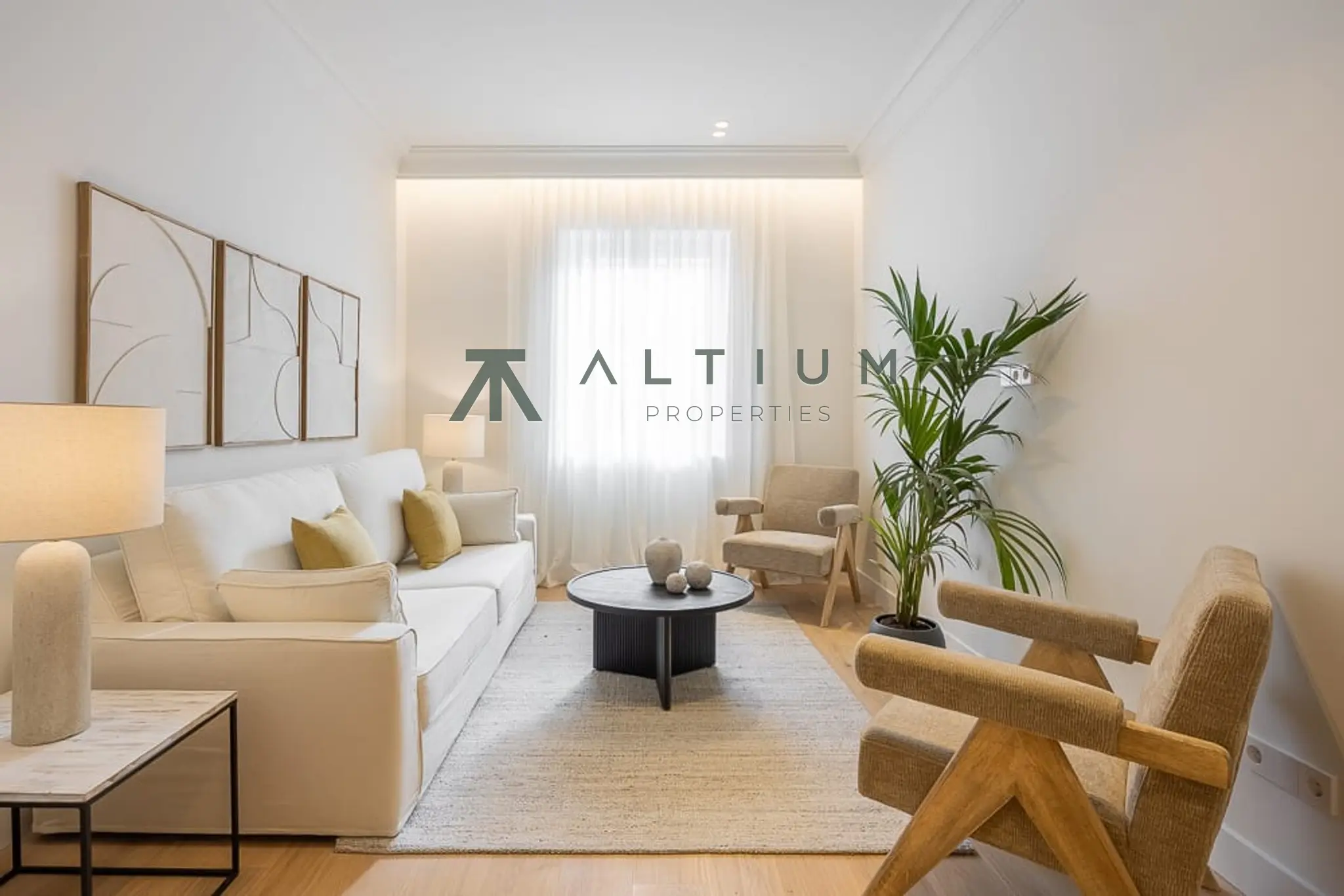 Quinta planta, luz de mañana y reforma a estrenar en Ibiza