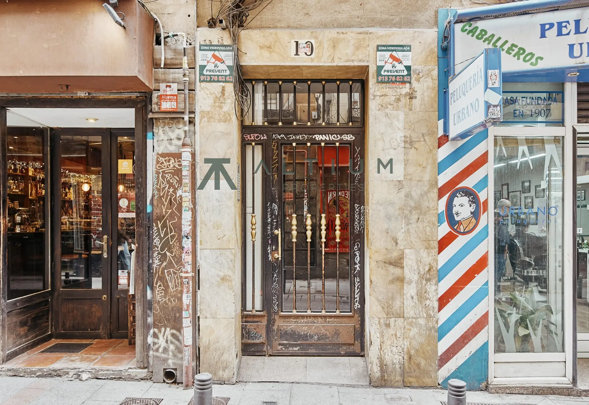 Arquitectura de 1900 e interior contemporáneo en Justicia