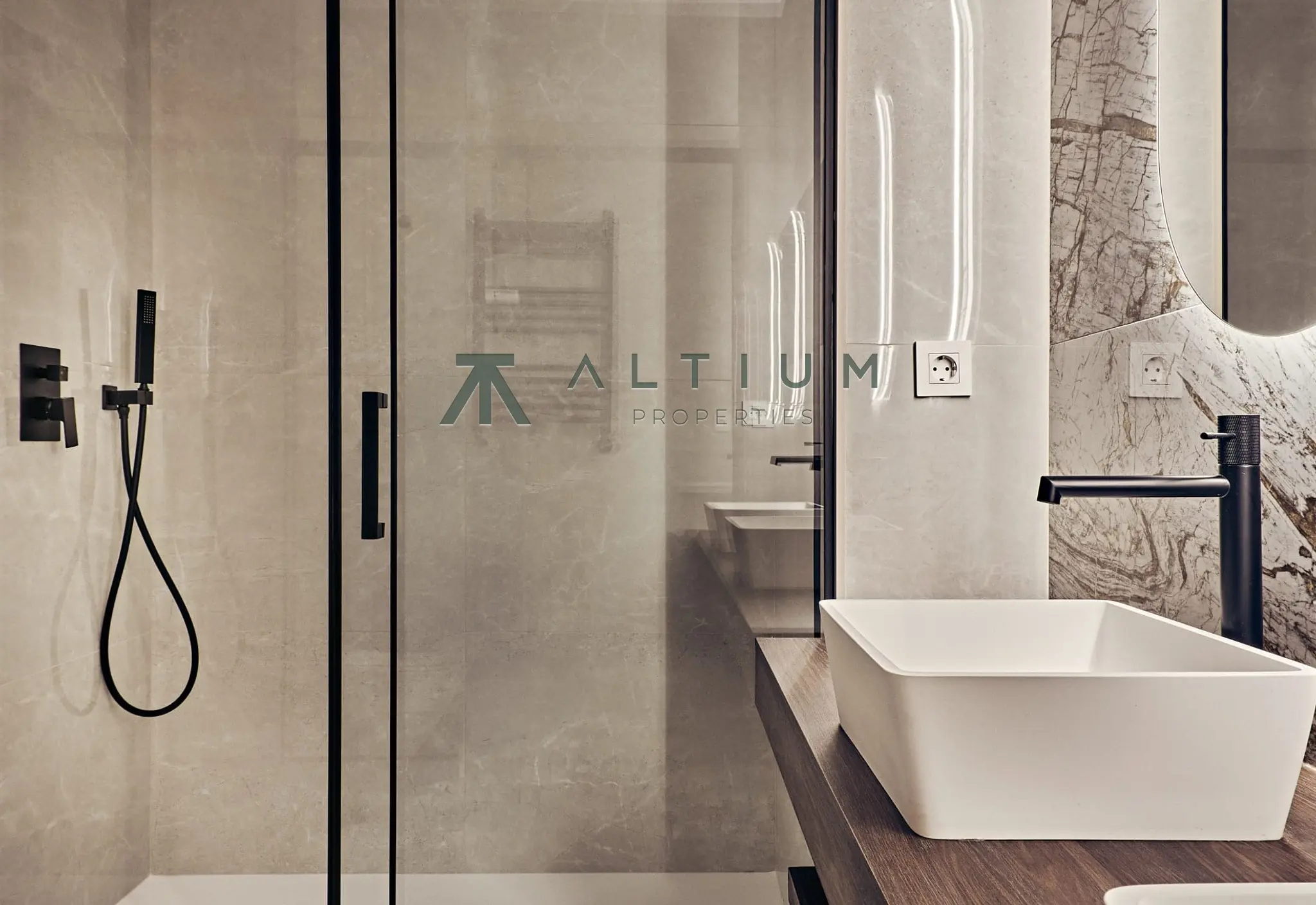 216 m², luz suroeste y cuatro dormitorios en Goya