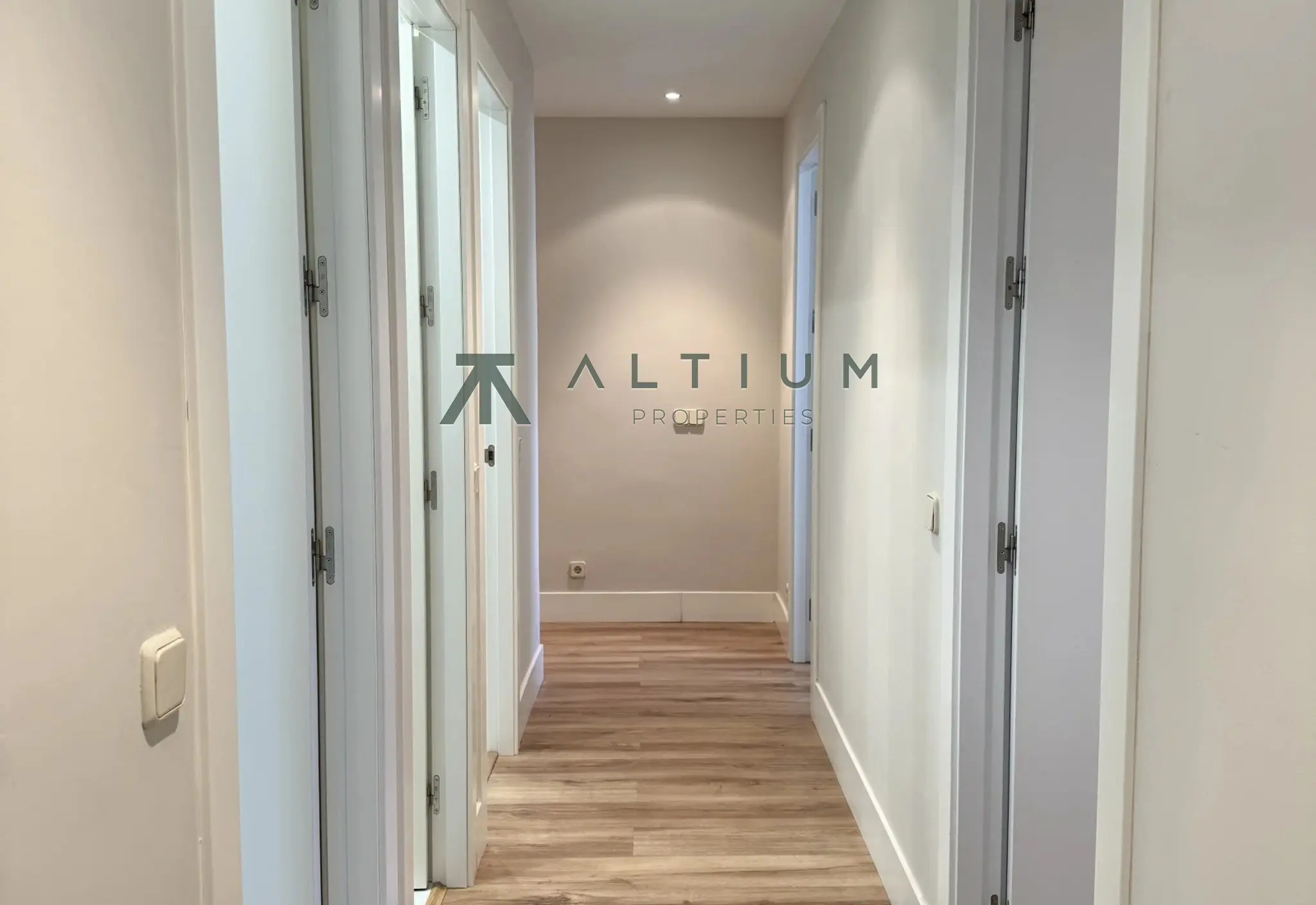 Cuatro balcones y 302 m² sobre los tejados de Chamberí