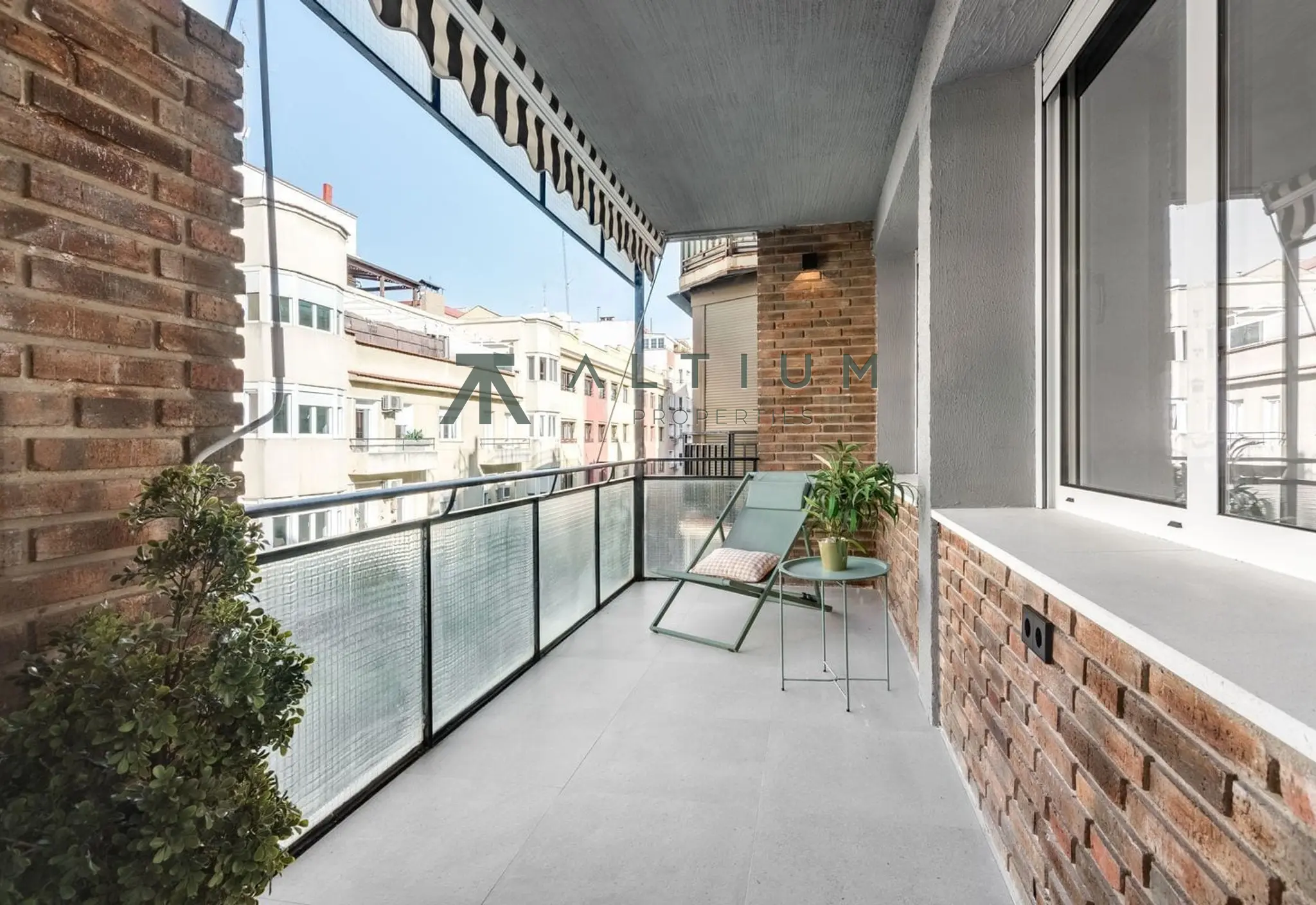 Interior en Lista — Amplitud y conexión exterior en Lista (5 de 21)