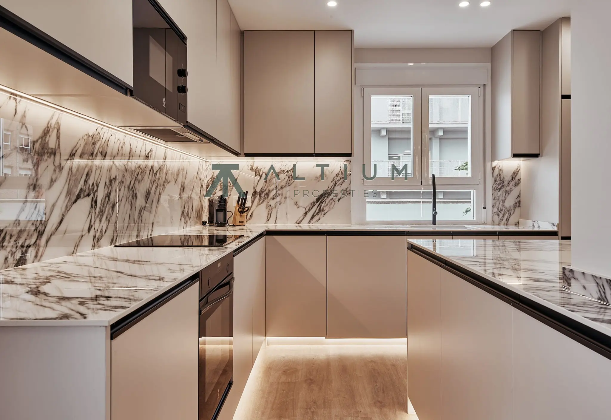 Interior en Lista — Terraza de 55 m² sobre los tejados de Lista (9 de 26)