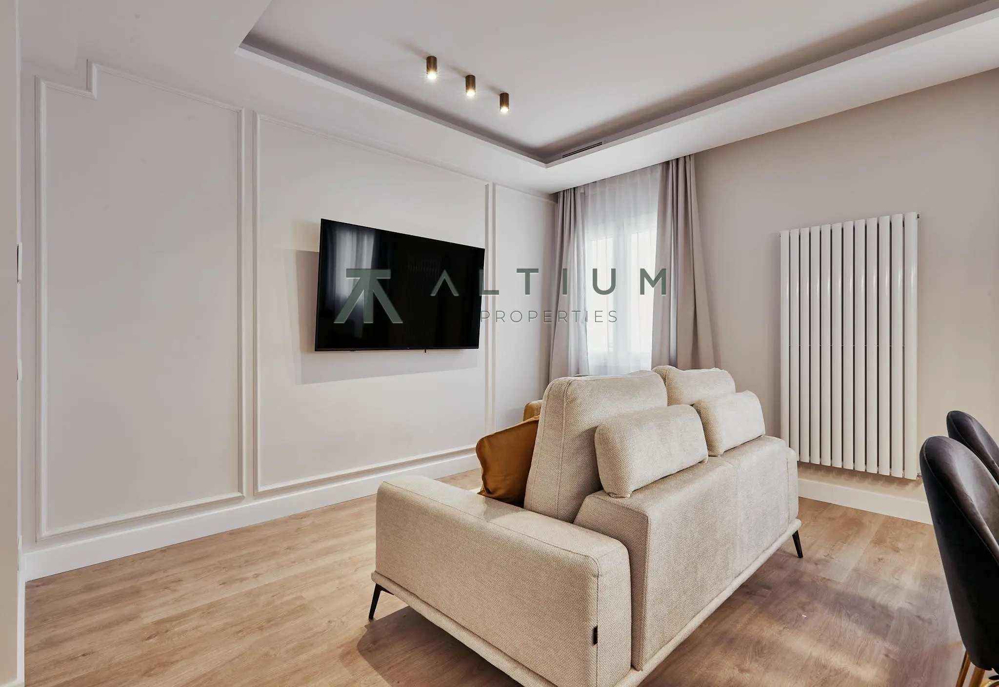 A serene contemporary fourth-floor home in Lista